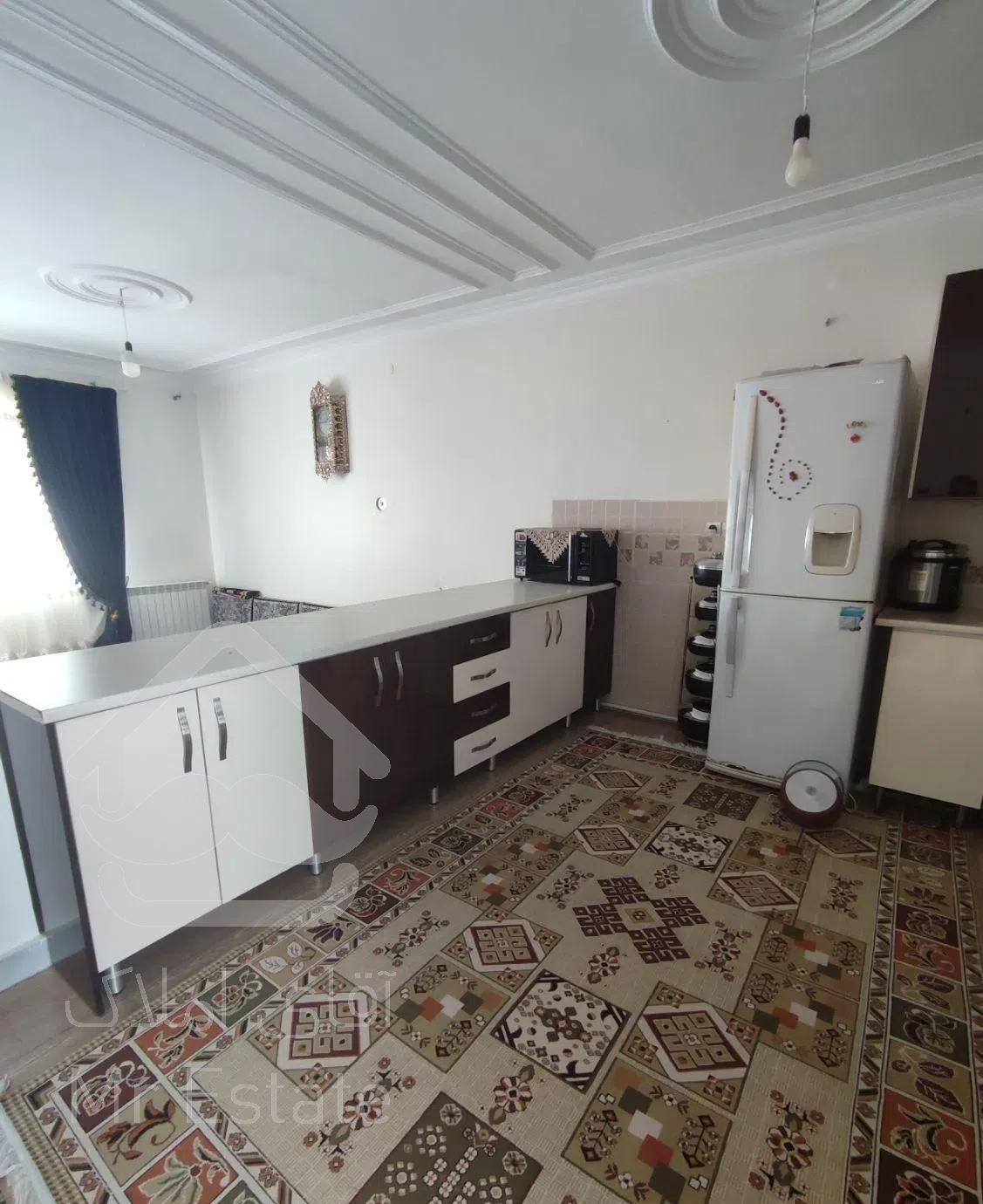 آپارتمان حیاط دار ۱۳۰ متر ۲۰ متری توحید