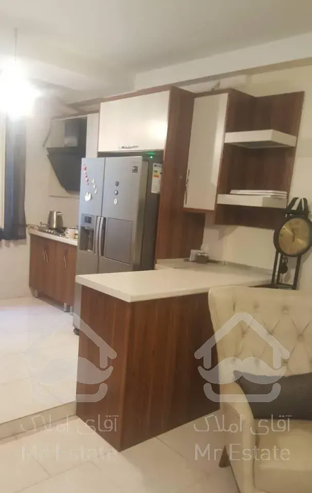 واحد ۹۲ متری در حافظ شمالی نبش کاج