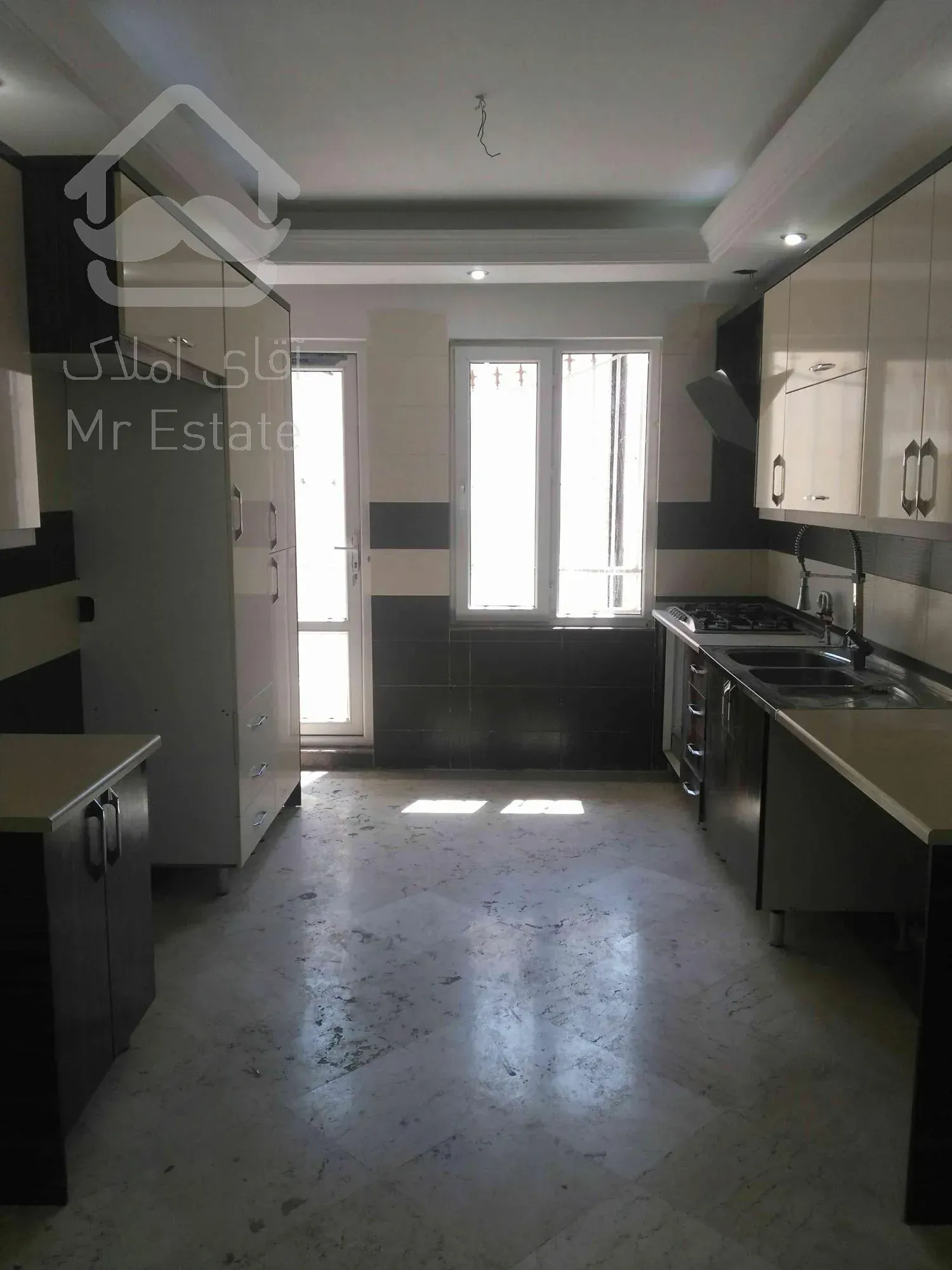 آپارتمان 95 متری در بلوار فردوس غرب 