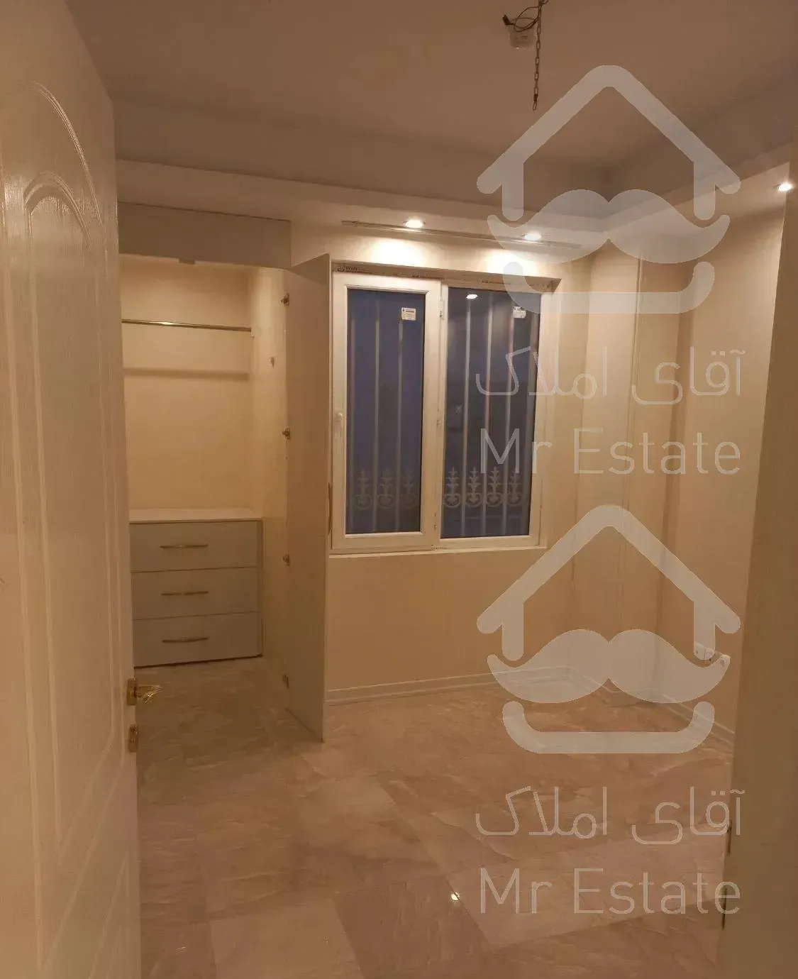 ۱۲۱ متر، دو خواب، یک خواب مستر