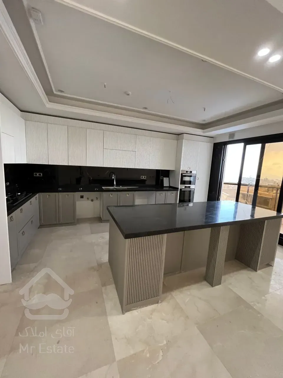 فروش واحد 220متری 3 خواب در قیطریه