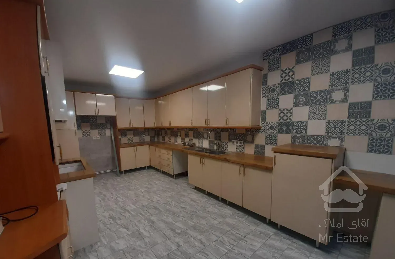 نیاوران/مرجان/۲۷۵ متر ۴ خواب