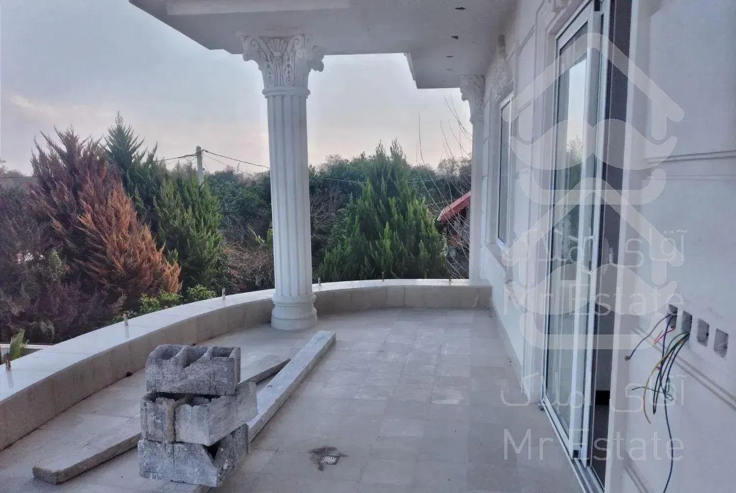 ویلایی فروش نقدی ودر فاصله ۵۰۰ متری ساحل