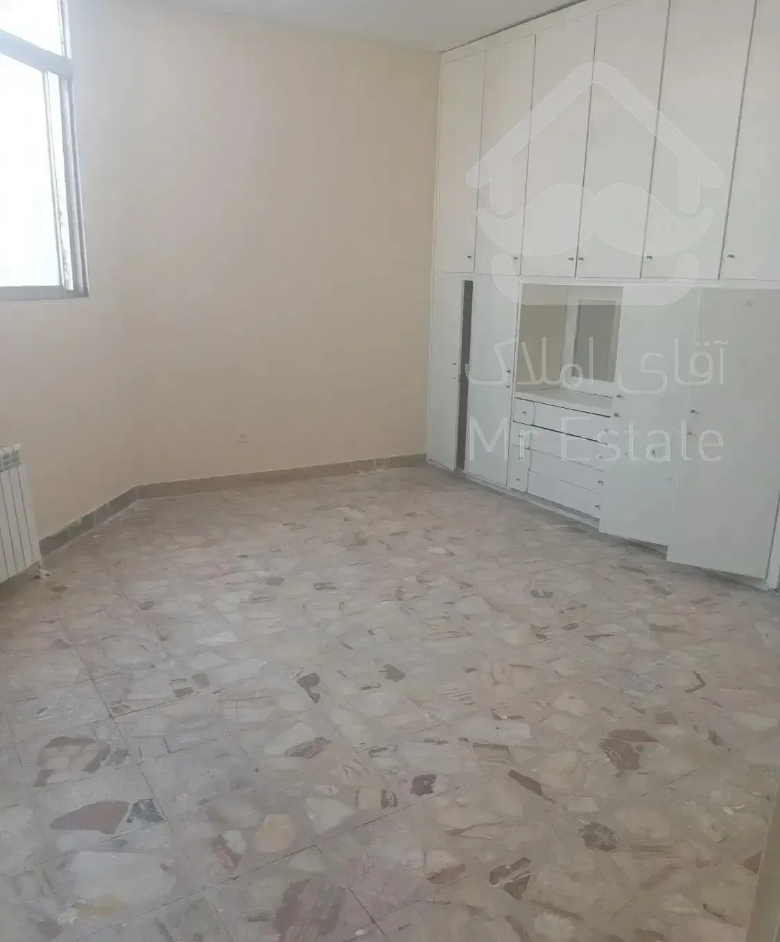 دبستان ۹۰متری ۱خوابه ۴طبقه ۳واحدی طبقه ۳