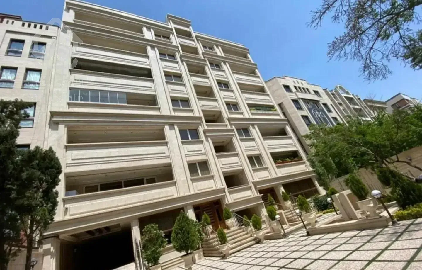 ۲۲۵ متر ۳خواب م شریفی تحویل برج ۸ سال ۴۰۵