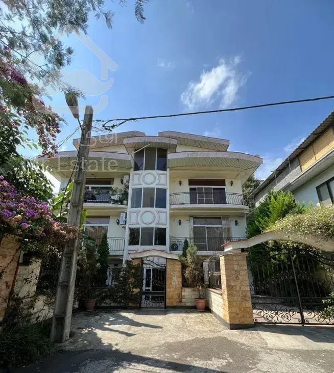 ۹۵ مترمربع طبقه اول لوکیشن زیبا قلب رامسر