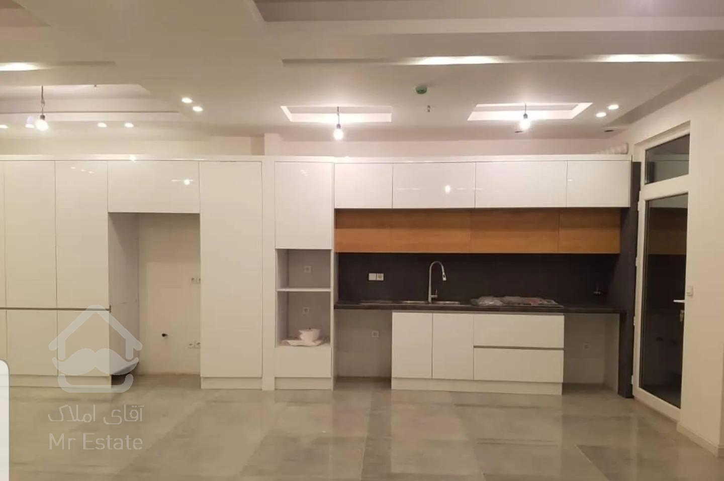 میرزای شیرازی لارستان ۱۴۵متر دو پارکینگ