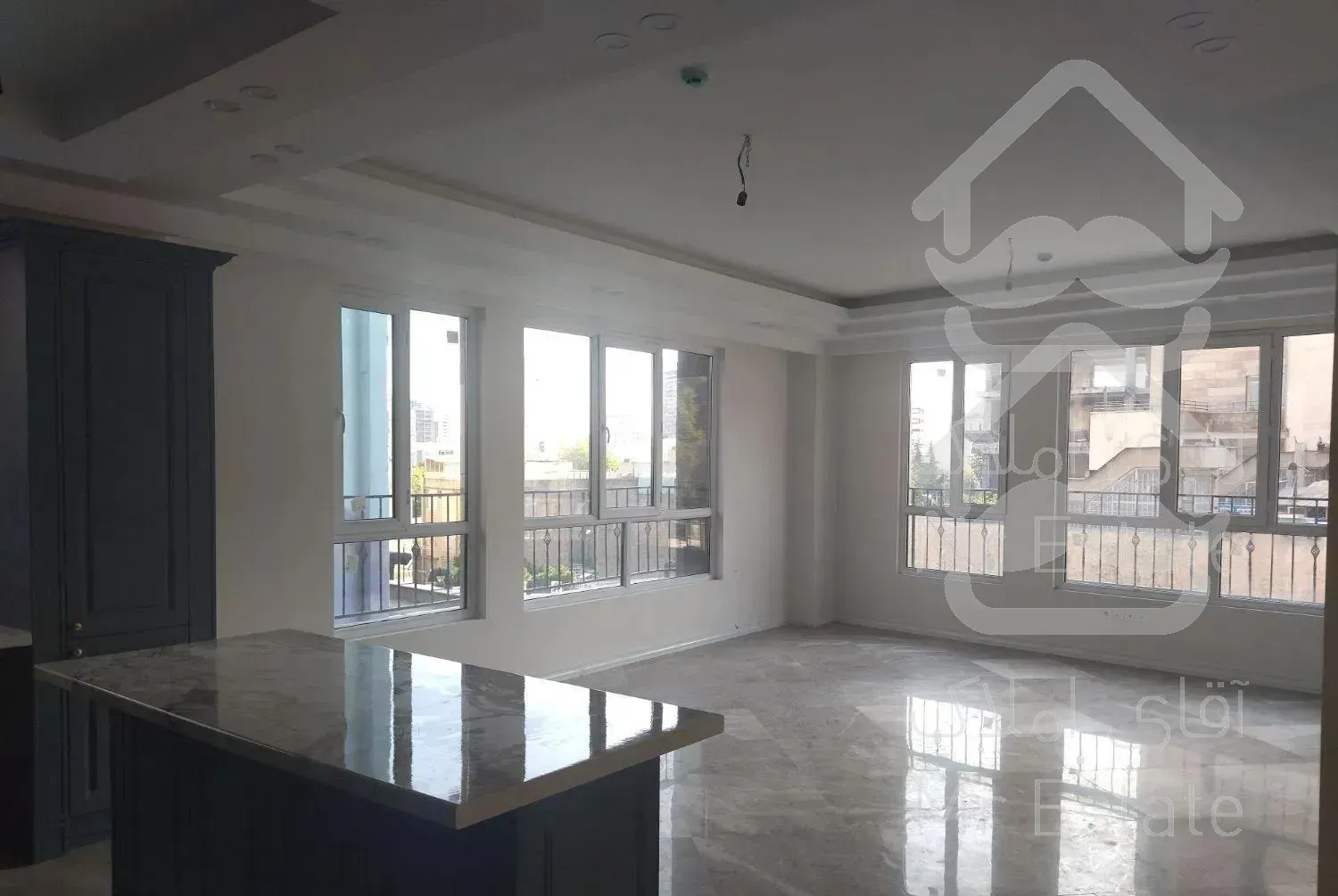 حکمت105متر/نورگیر فوق العاده/نوساز/تراس عالی