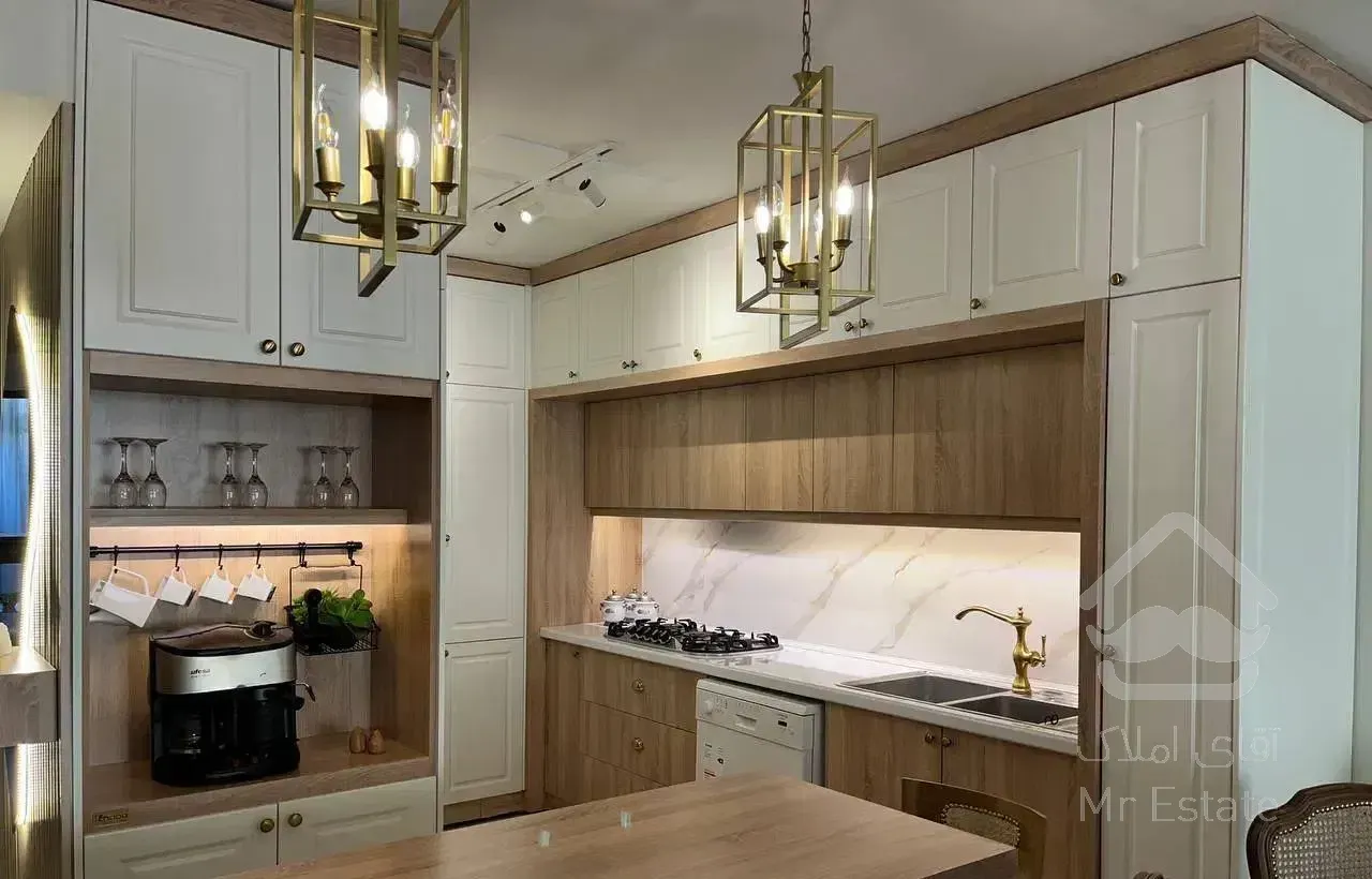 پشت حاشیه وکیل آباد / ۱۰۵ متری / نوساز / فول