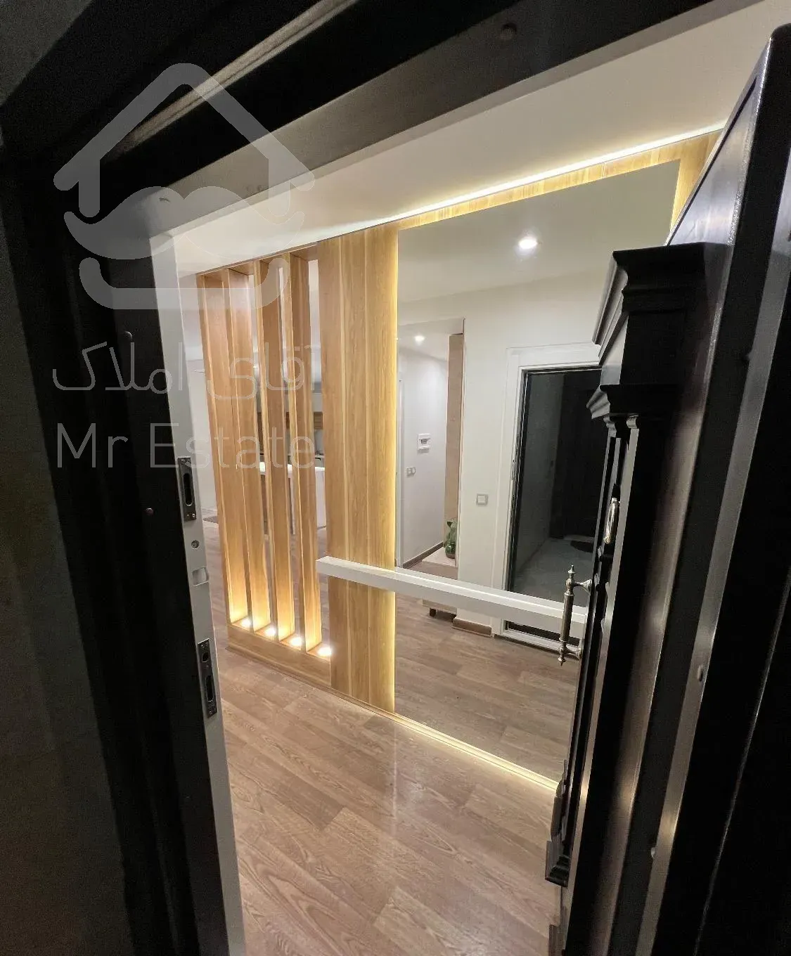 اپارتمان ۱۴۲ متری ۳ خواب ویودار کلیدنخورده گلزار