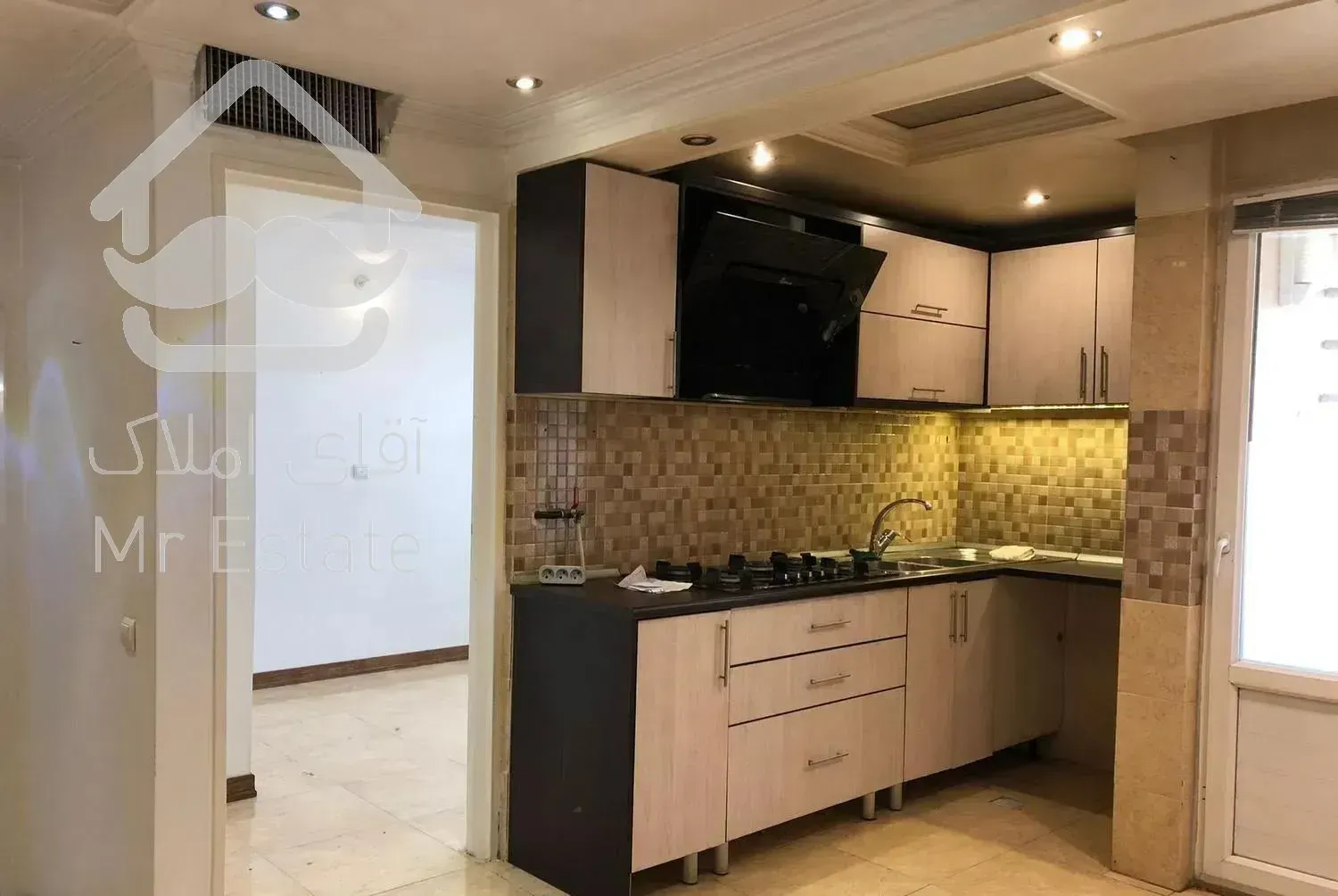 ۴۳متر۷ساله با انباری واسانسور وتراس