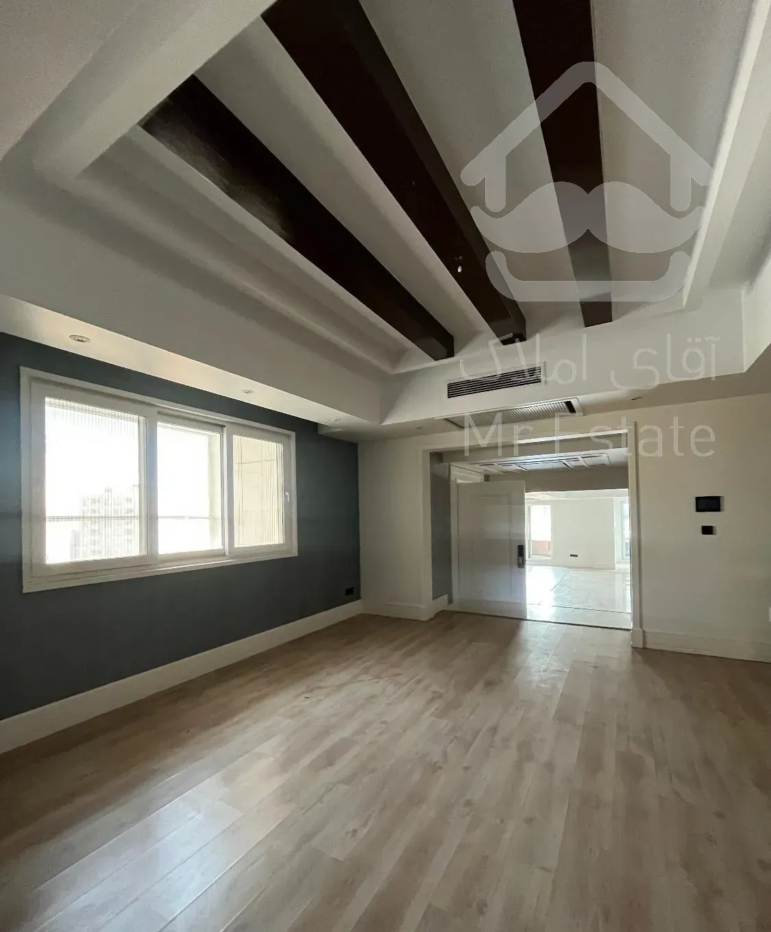 ۳۷۰متر/۱۰۰متر حیاط اختصاصی/۲پارکینگ سندی /پر نور