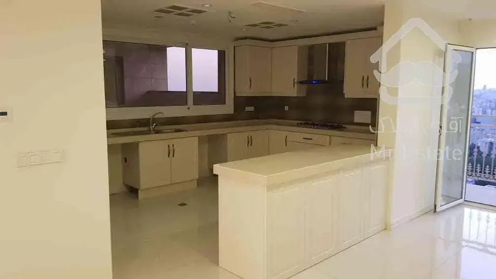 رهن و اجاره ۲۸۰ متری در برج برند فرمانیه