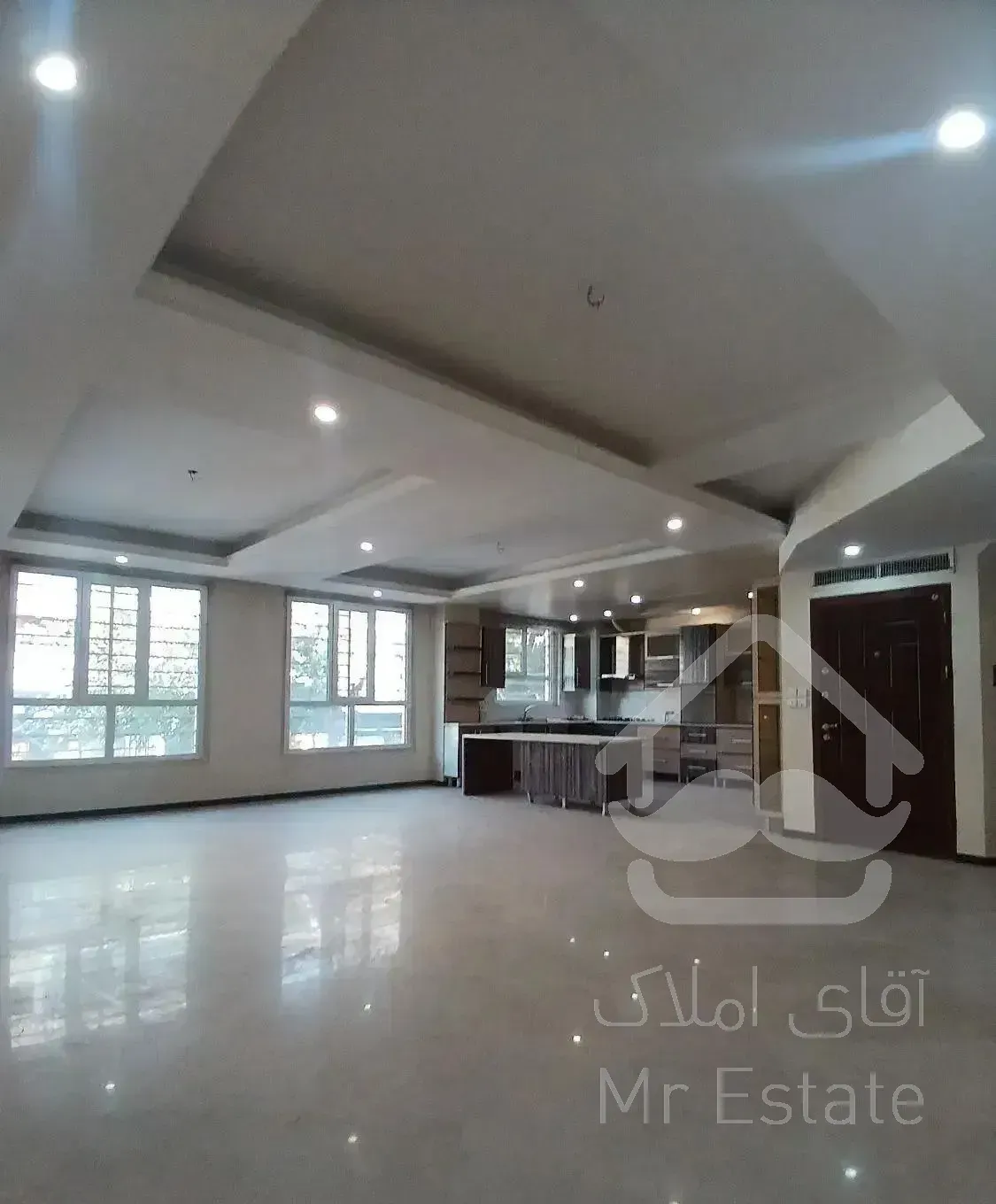 آپارتمان۱۲۳متری/خوش نقشه/لوکیشن مناسب/مسکن اکبری