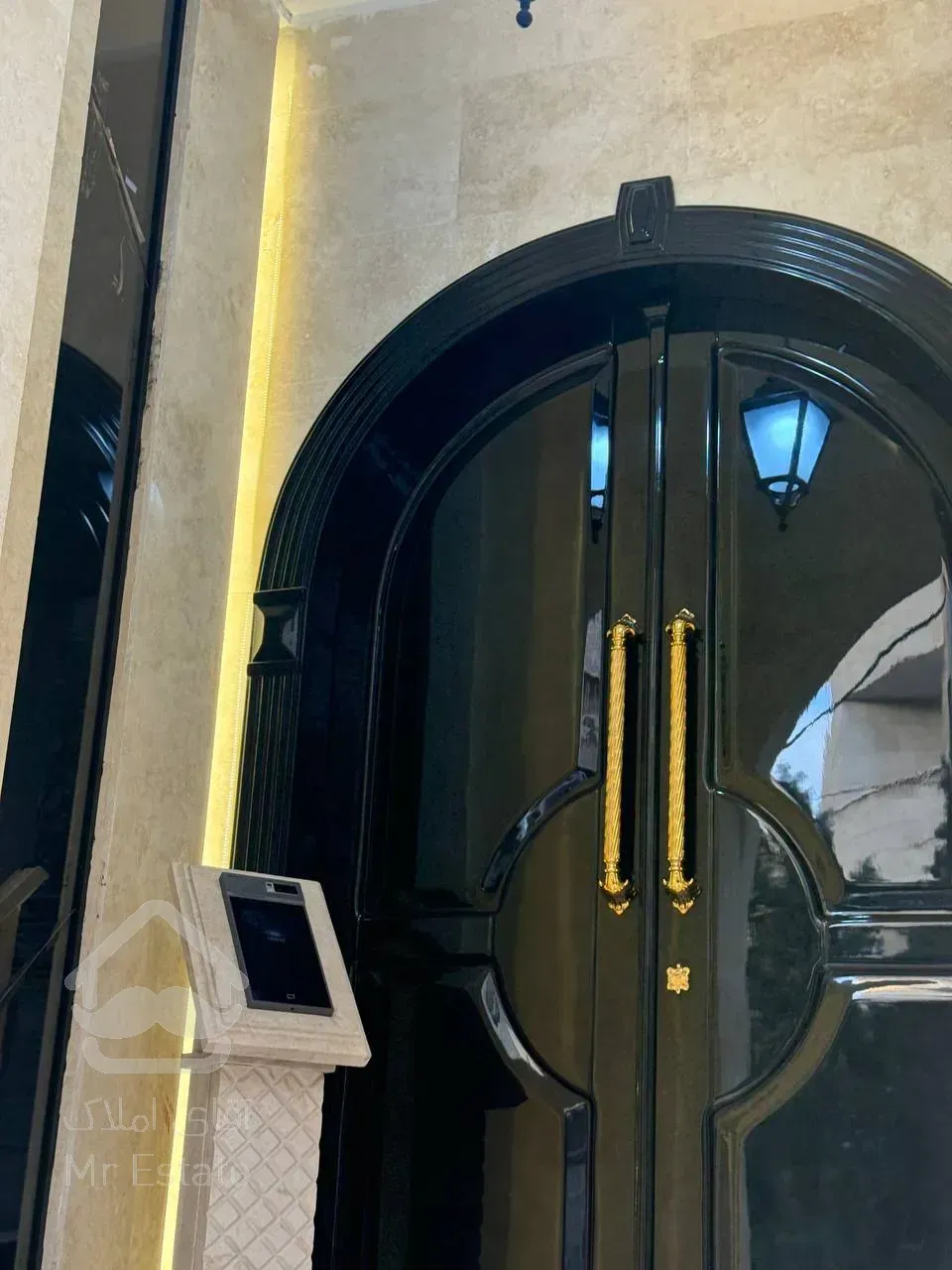 فروش،ساختمان ۵ طبقه تک واحدی به همراه ۲،باب مغازه به صورت یکجا سئول