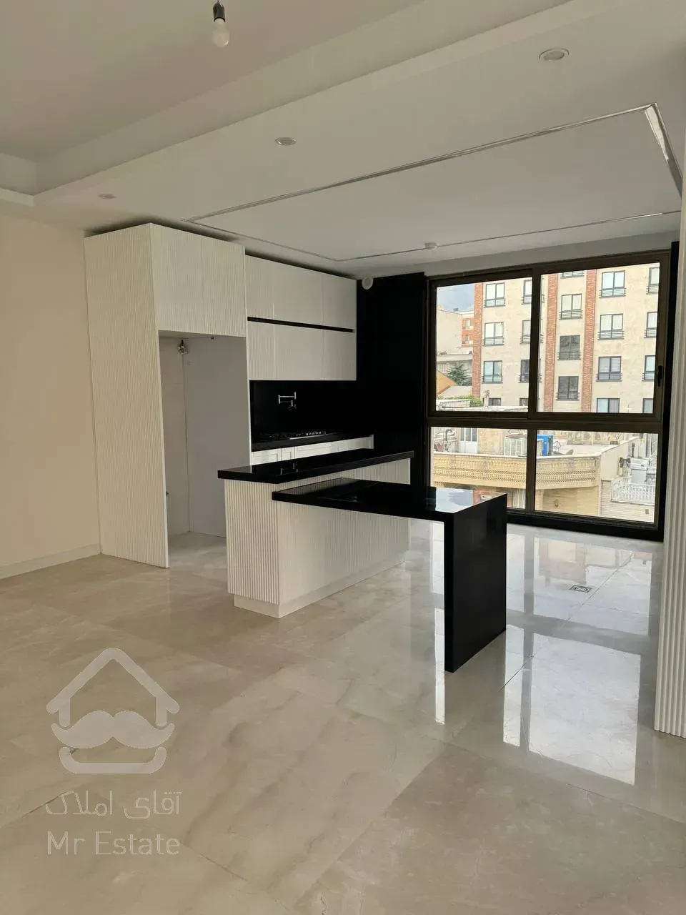 فروش،ساختمان ۵ طبقه تک واحدی به همراه ۲،باب مغازه به صورت یکجا سئول