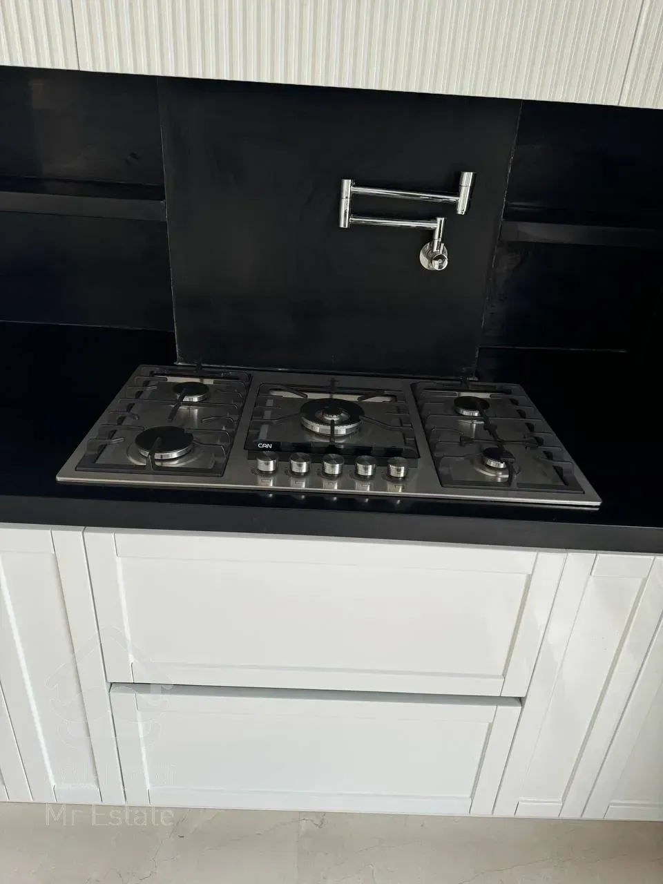 فروش به صورت یکجا ساختمان 5 طبقه به صورت یکجا