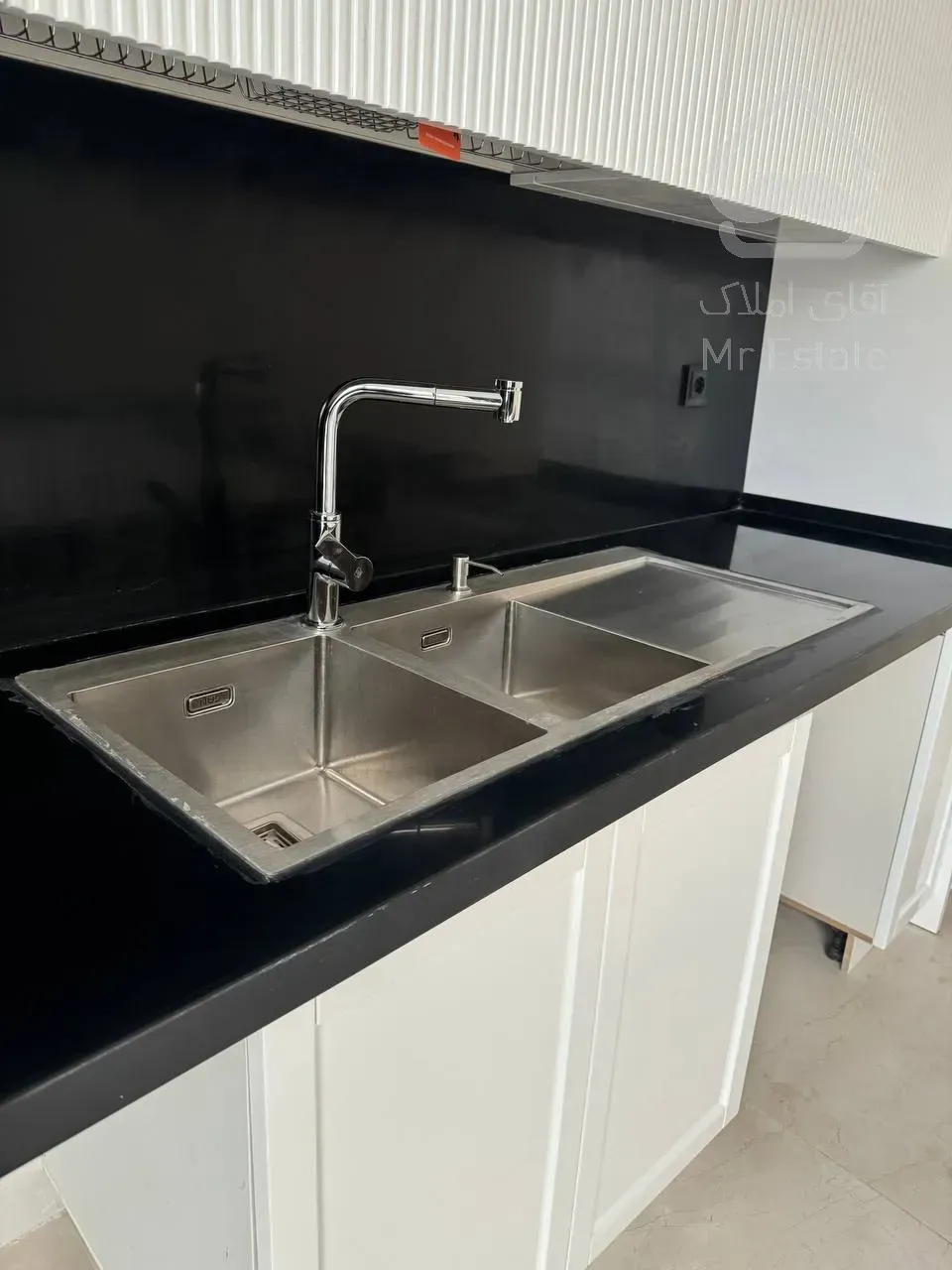 فروش ساختمان 5 طبقه تک واحدی لوکس مدرن به صورت یکجا