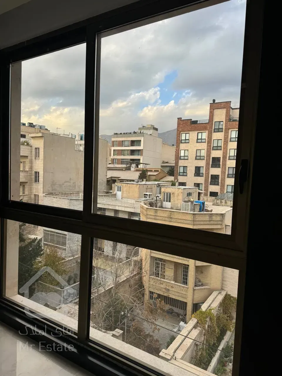 فروش ساختمان 5 طبقه تک واحدی 111 متری به صورت یکجا