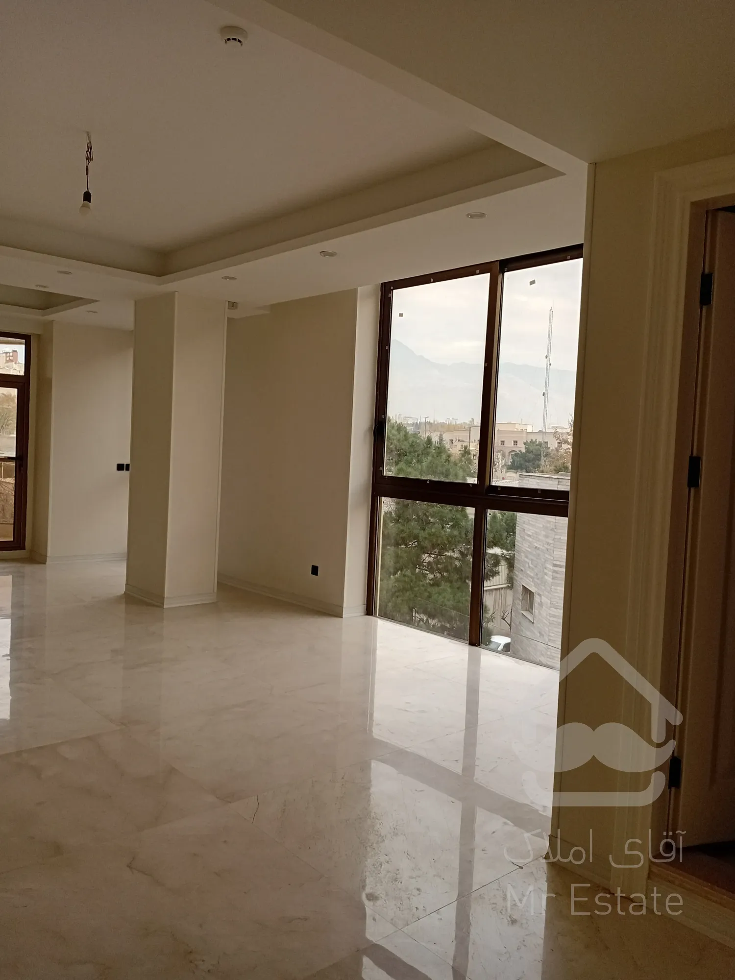 فروش ۲ واحد تجاری و ۵ واحد مسکونی به صورت یکجا