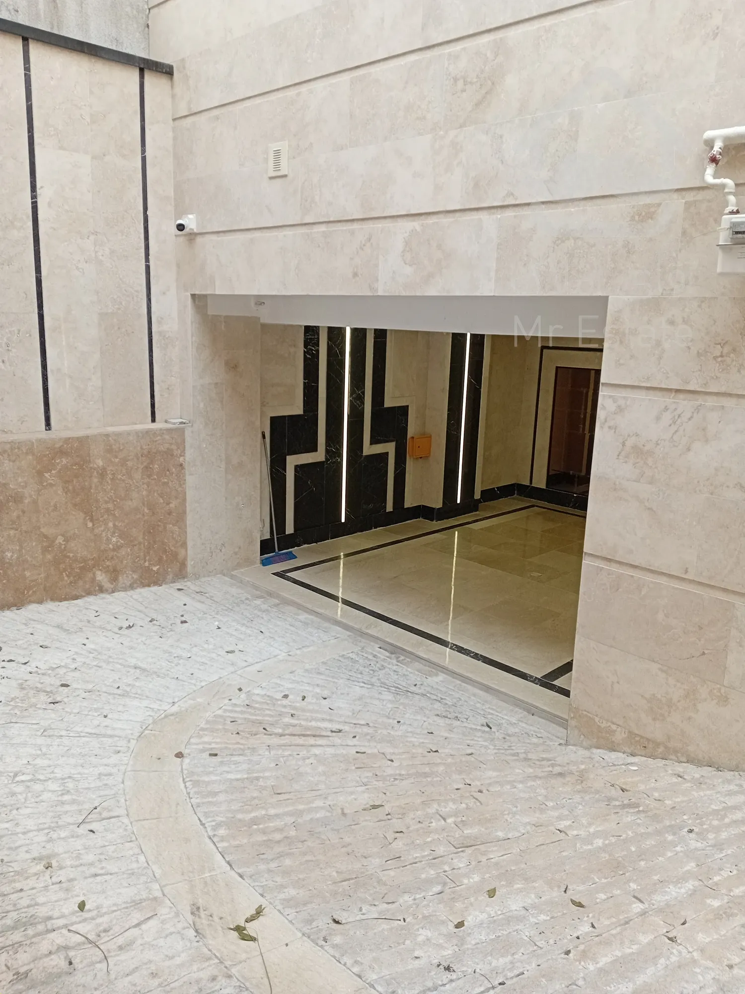 فروش ۲ واحد تجاری و ۵ واحد مسکونی در سئول