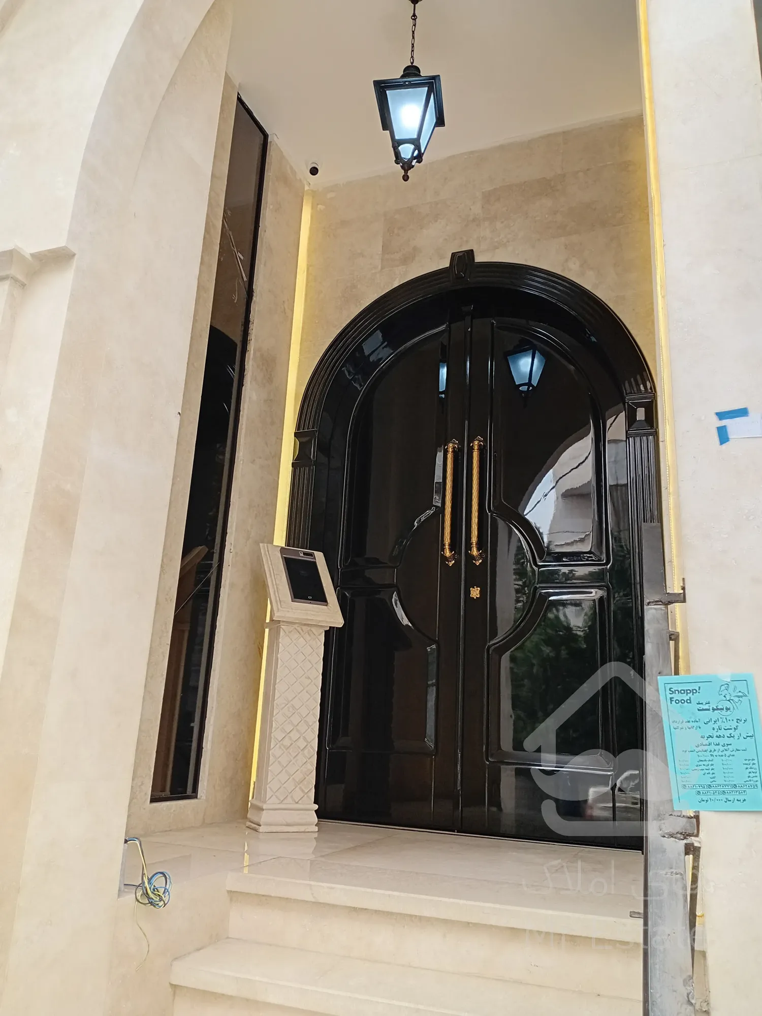 فروش ۲ واحد تجاری و ۵ واحد مسکونی به صورت یکجا