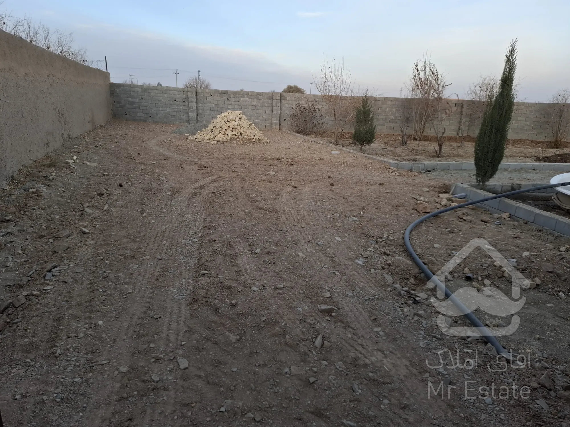 باغ ۱۰۰۰متری در مجموعه