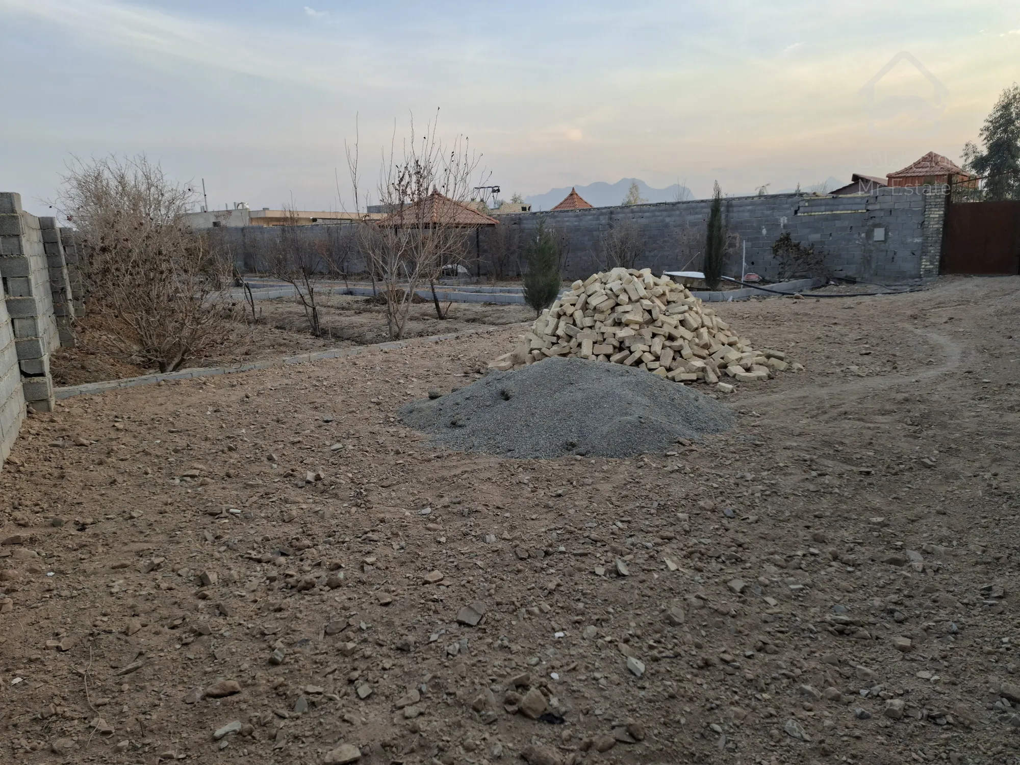 باغ ۱۰۰۰متری در مجموعه