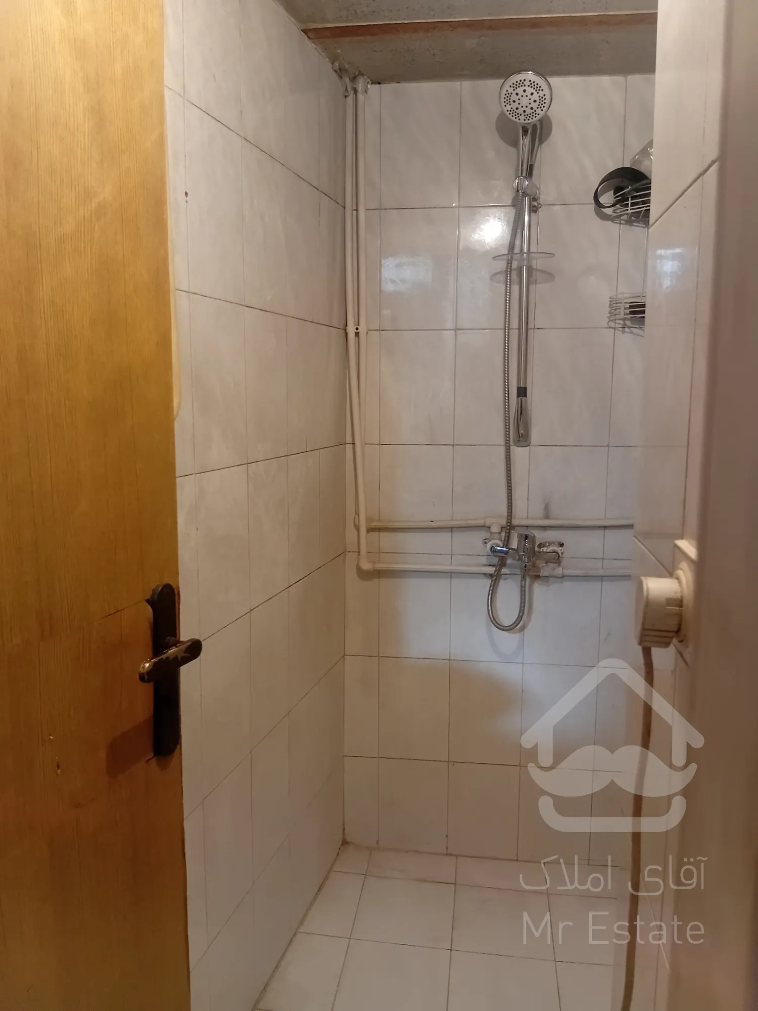 آپارتمان ۴۰ متری طبقه اول حیاط دار