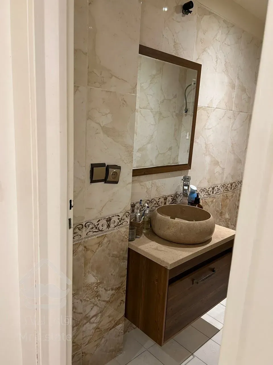 70متر سالن پرده خور کم واحد