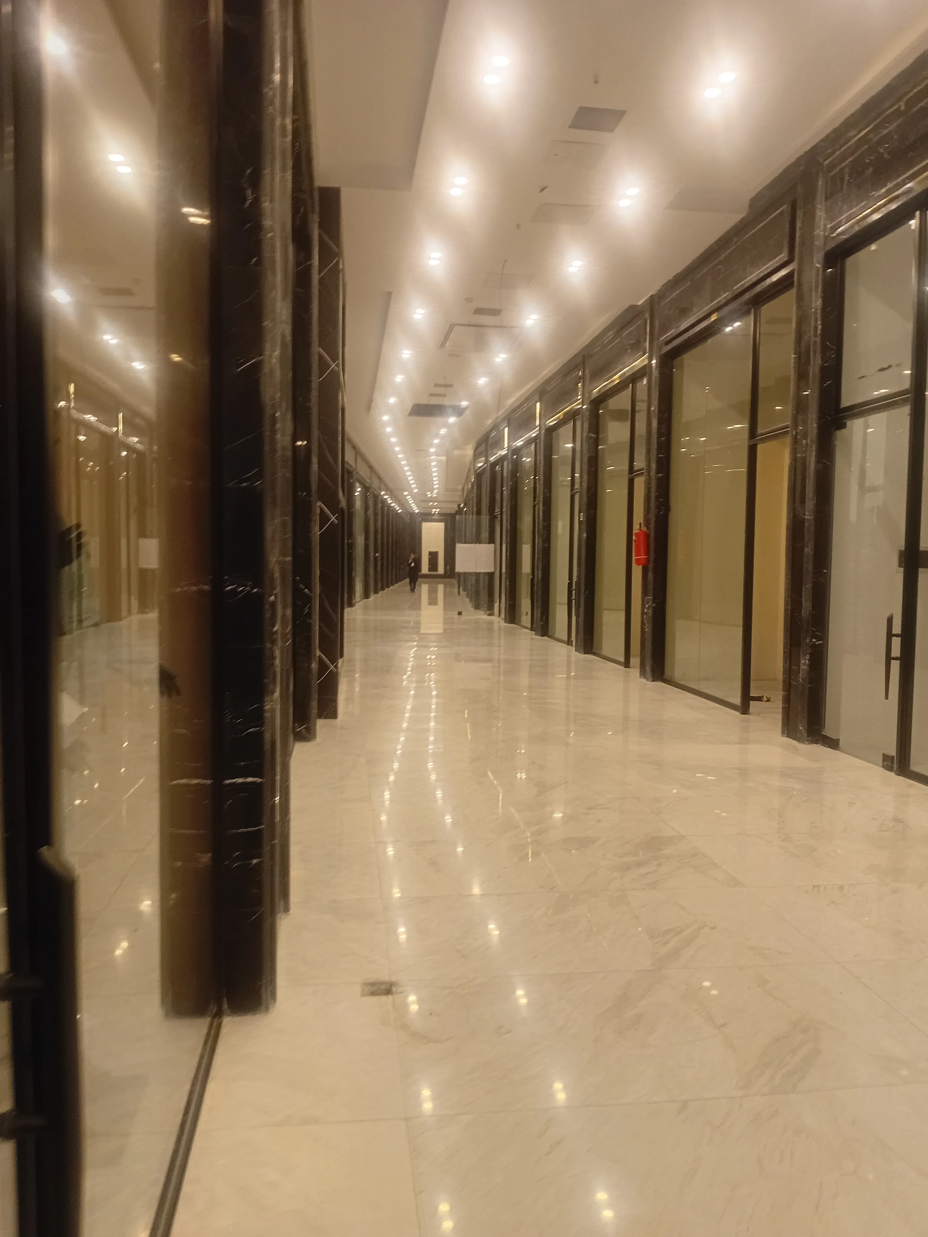 فروش ۲۰ متر تجاری در رونیکا مال با بهترین امکانات