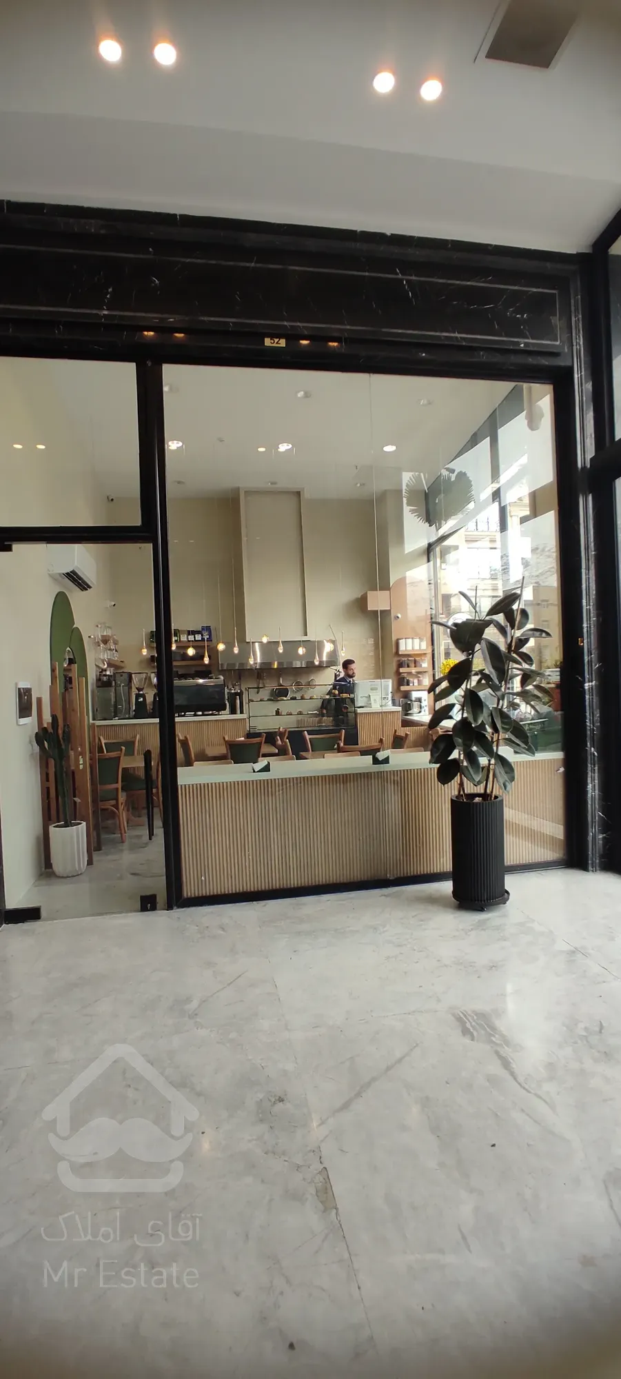 فروش واحد تجاری ۳۶متر در رونیکا مال هروی بصورت اقساط