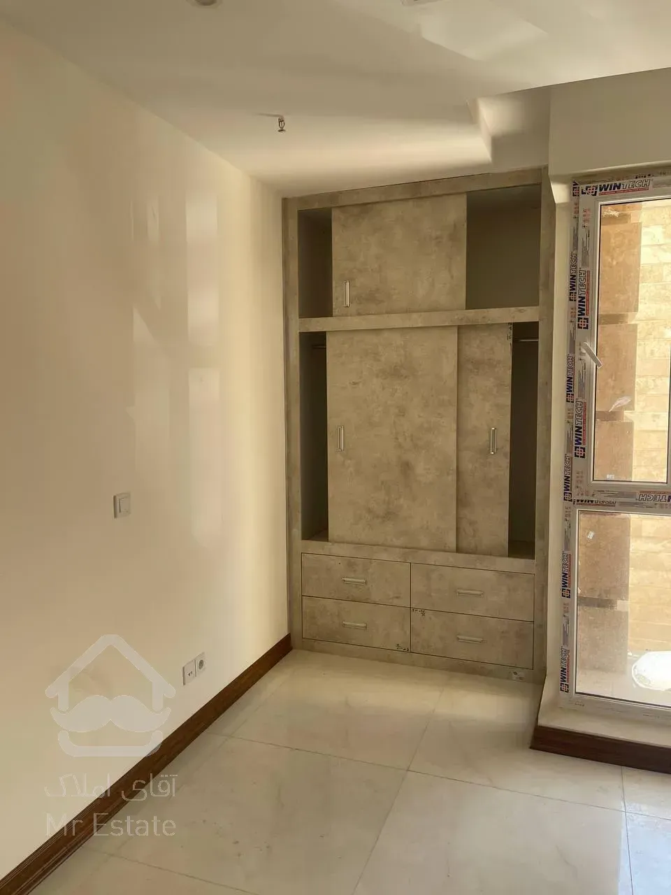 فروش واحد ۱۸۰ متری ۳ خواب در برج رونیکاپالاس هروی