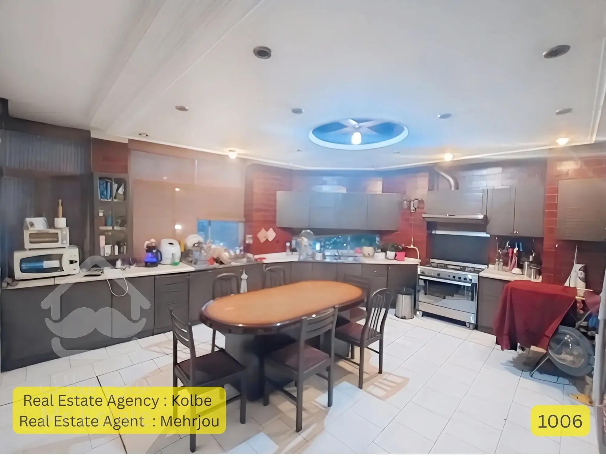 واحد ۲۷۰ متری / ۴ خواب / قلهک