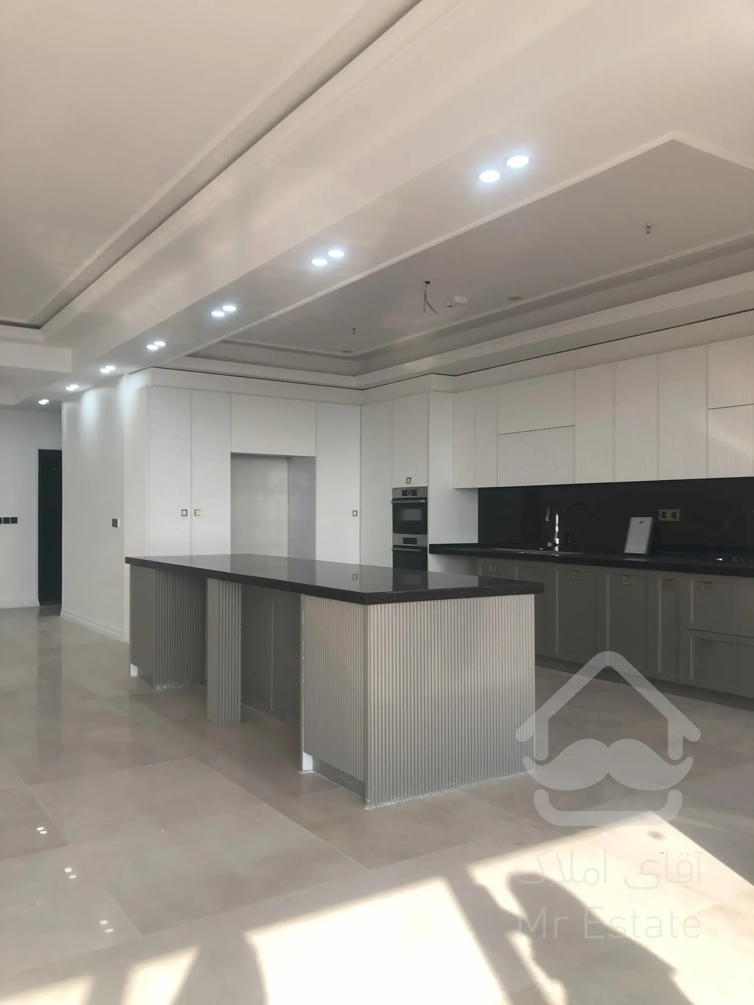 پیش فروش آپارتمان ۱۲۷ متری ۲خواب لوکس در منطقه ۸ تهران