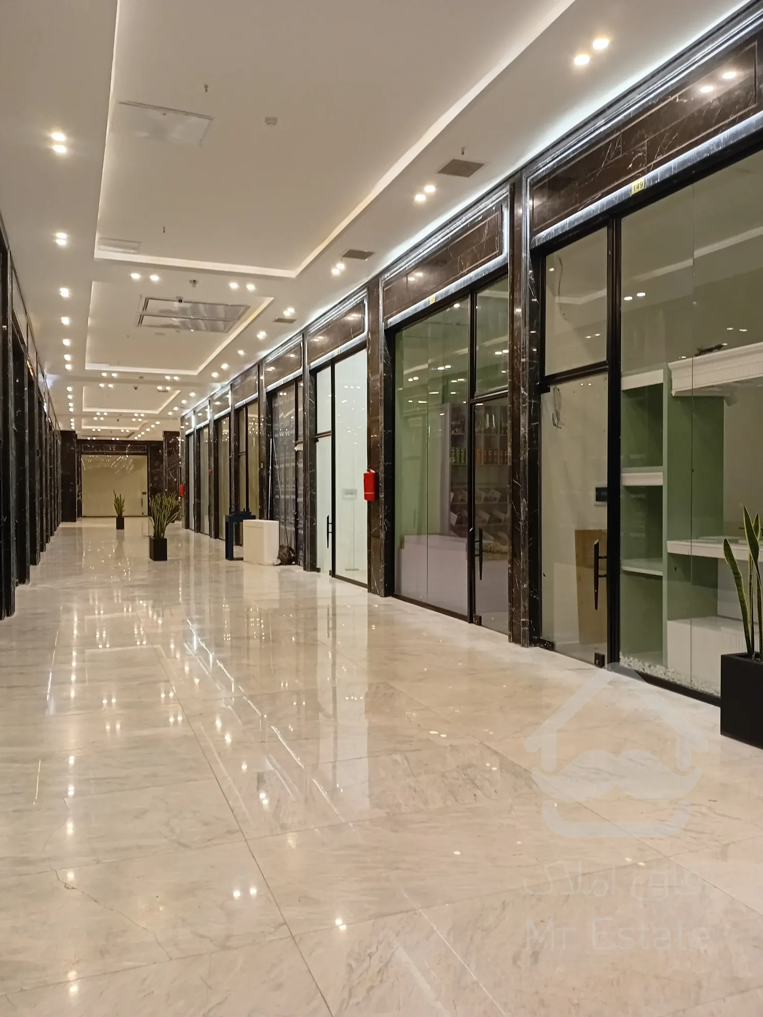 رهن واجاره واحد تجاری ۶۹ متری در رونیکامال هروی