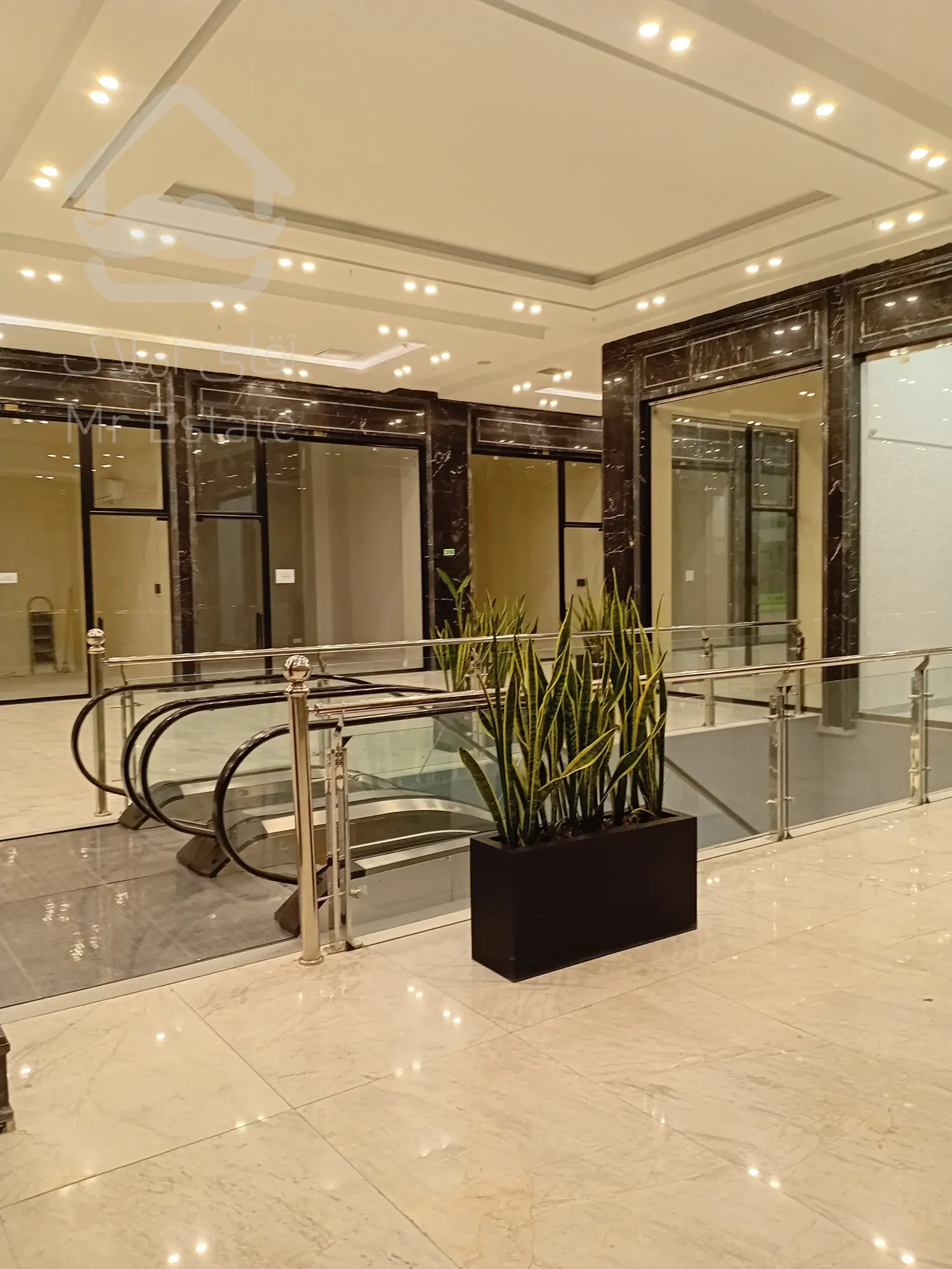 پیش‌فروش واحد تجاری ۳۳ متری با موقعیت عالی در بلوار میرزابابائی