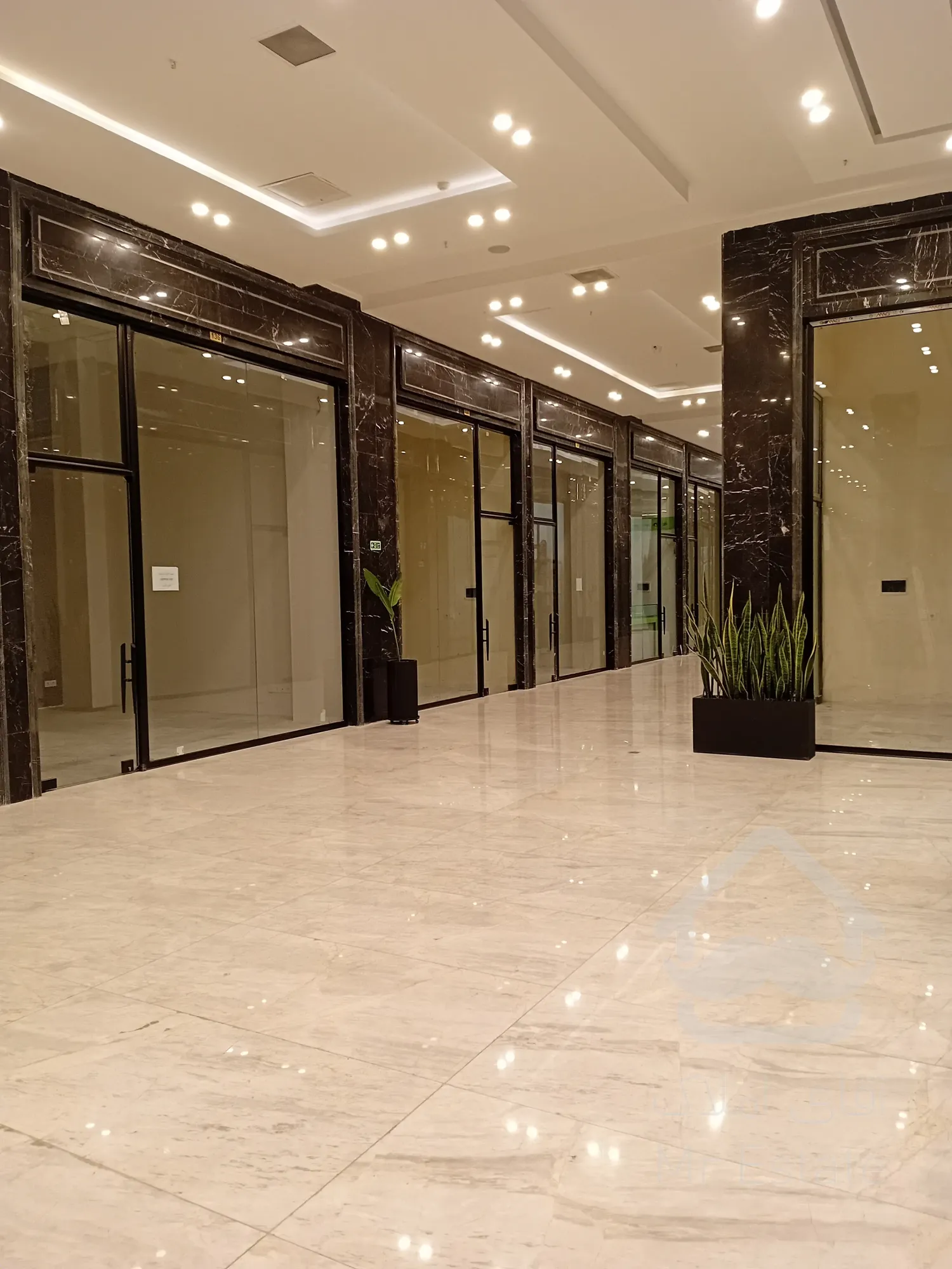 پیش‌فروش واحد تجاری ۲۹ومتری در طبقه دوم رونیکاپالاس پونک