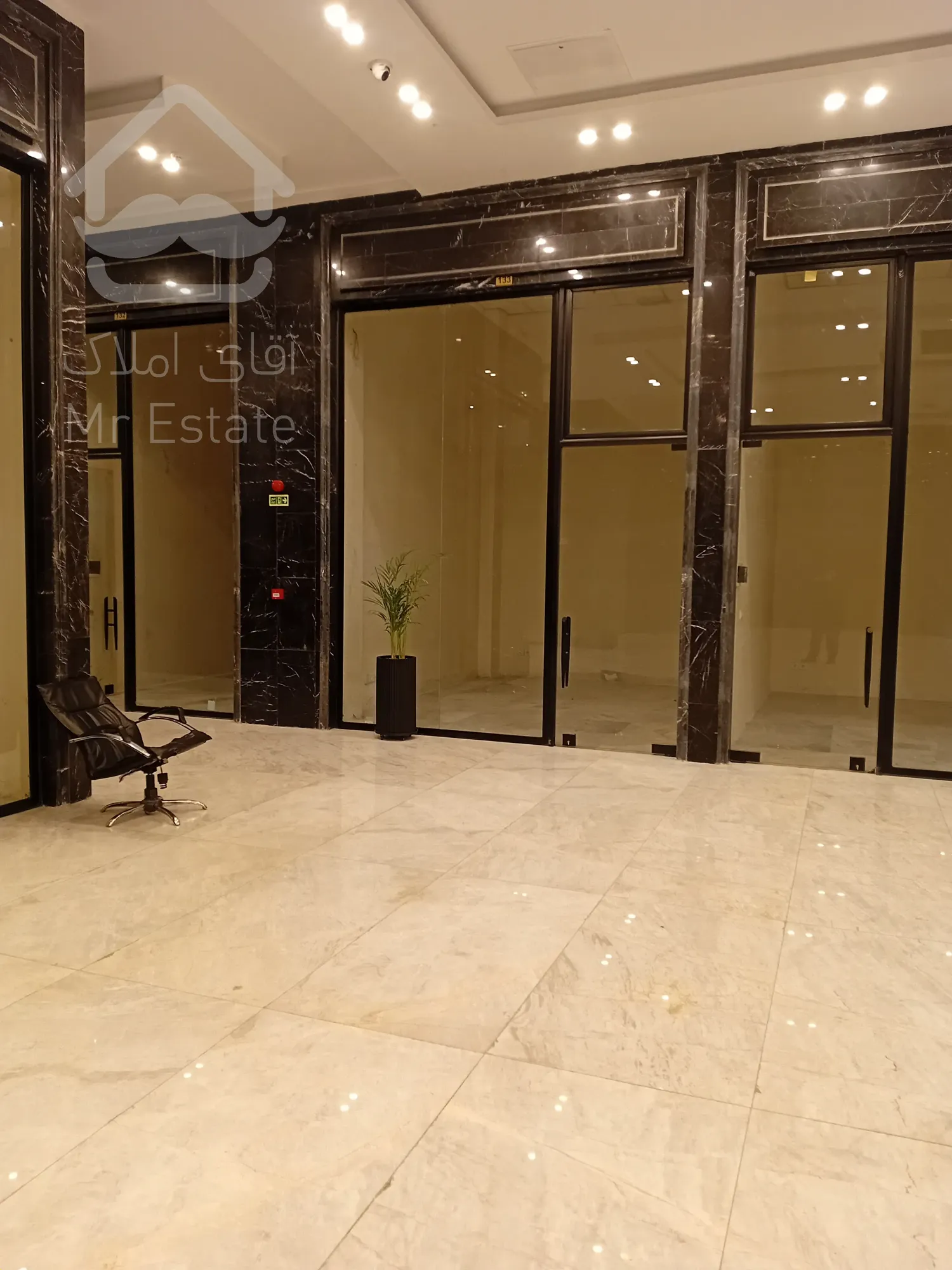 رهن و اجاره واحد تجاری ۶۹ متری در رونیکامال