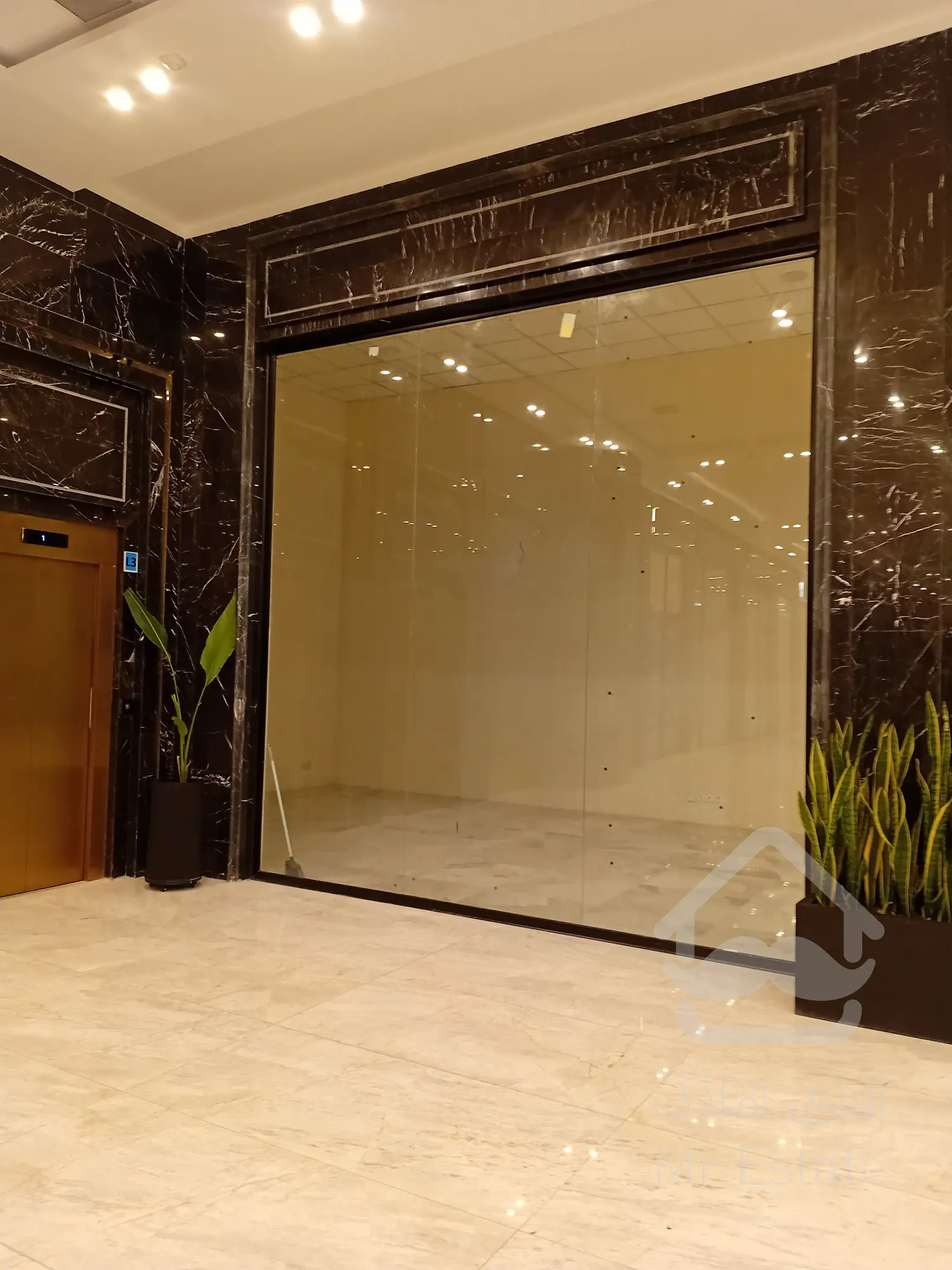 رهن و اجاره واحد تجاری ۶۹ متری در رونیکامال