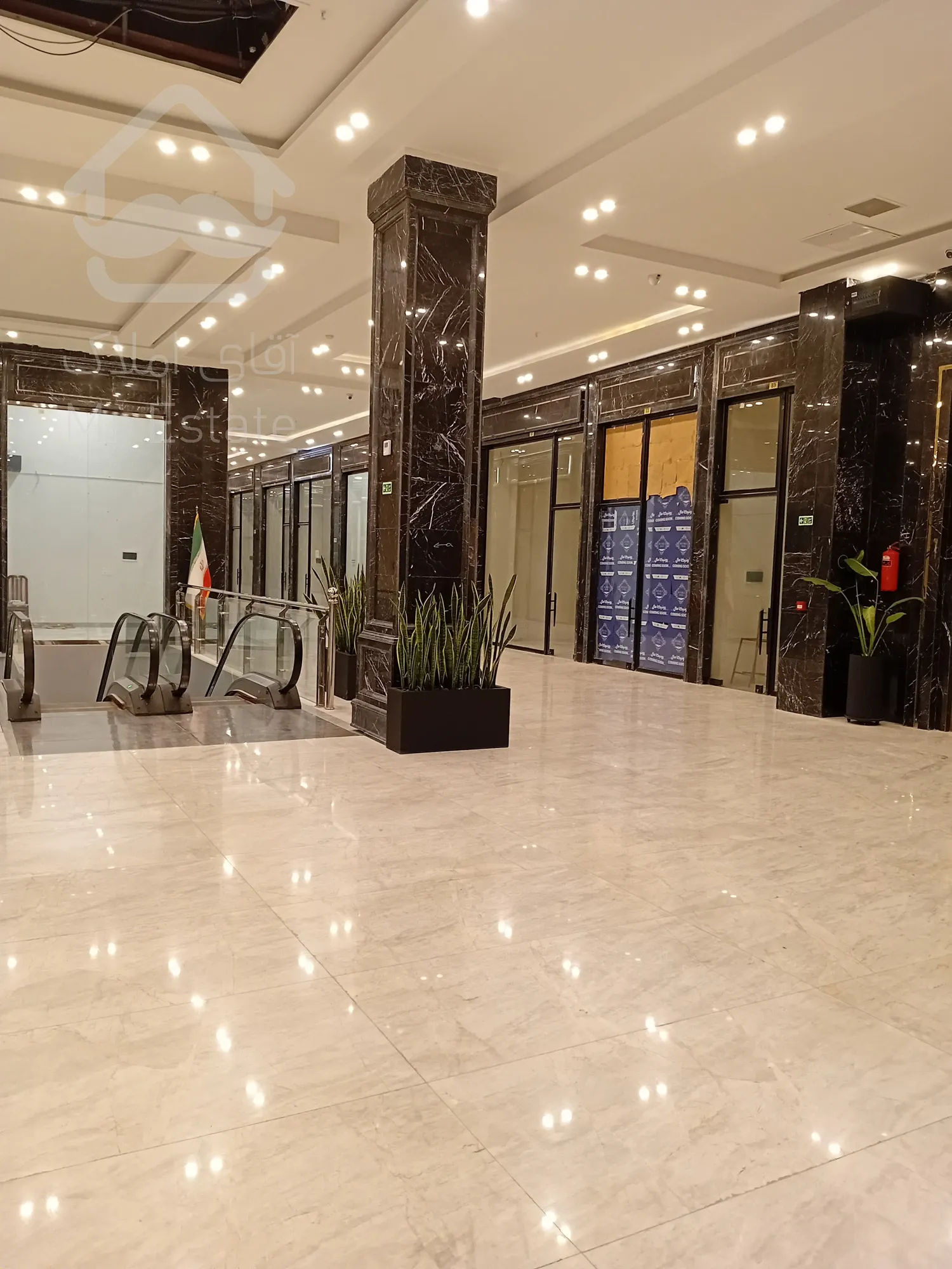 رهن و اجاره مغازه ۳۷ متری در همکف رونیکامال حسین آباد