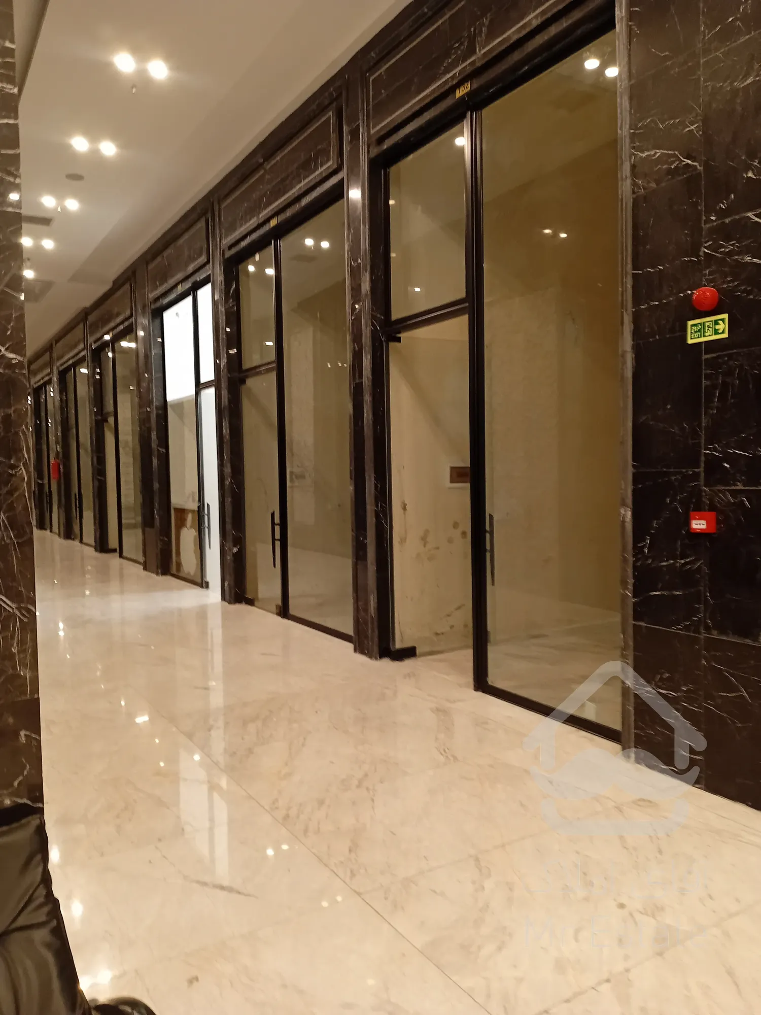 رهن و اجاره مغازه ۳۷ متری در همکف رونیکامال حسین آباد