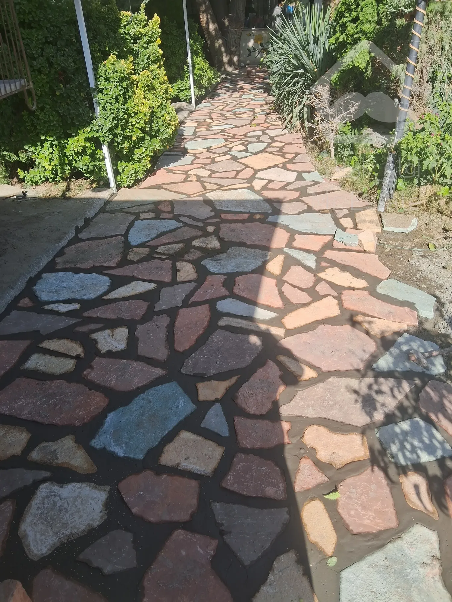 اجرای سنگ لاشه فروش سنگ ورقه ای دماوند قیومی