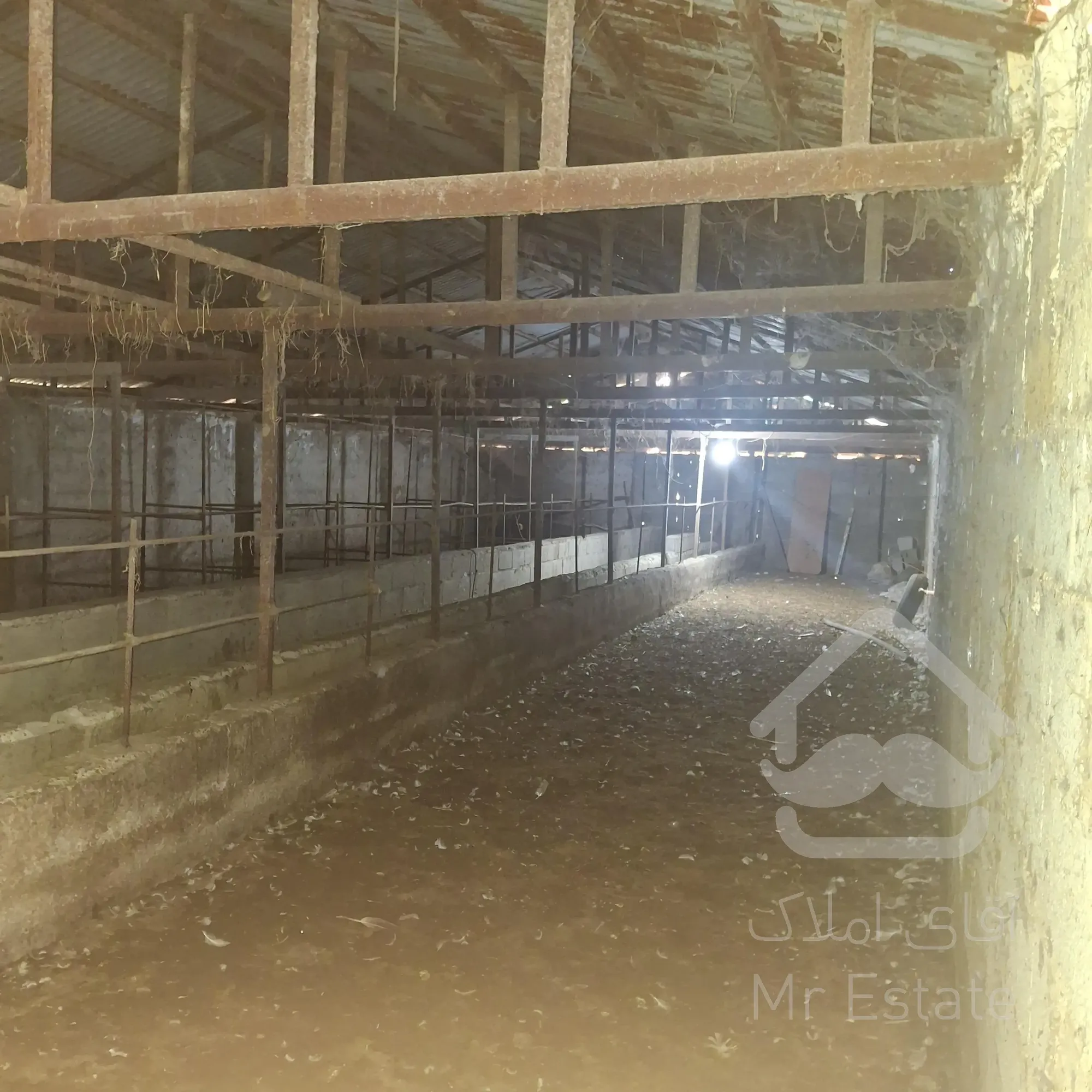 فروش زمین ۱۰۰۰ متری سند دار با خانه و گاوداری