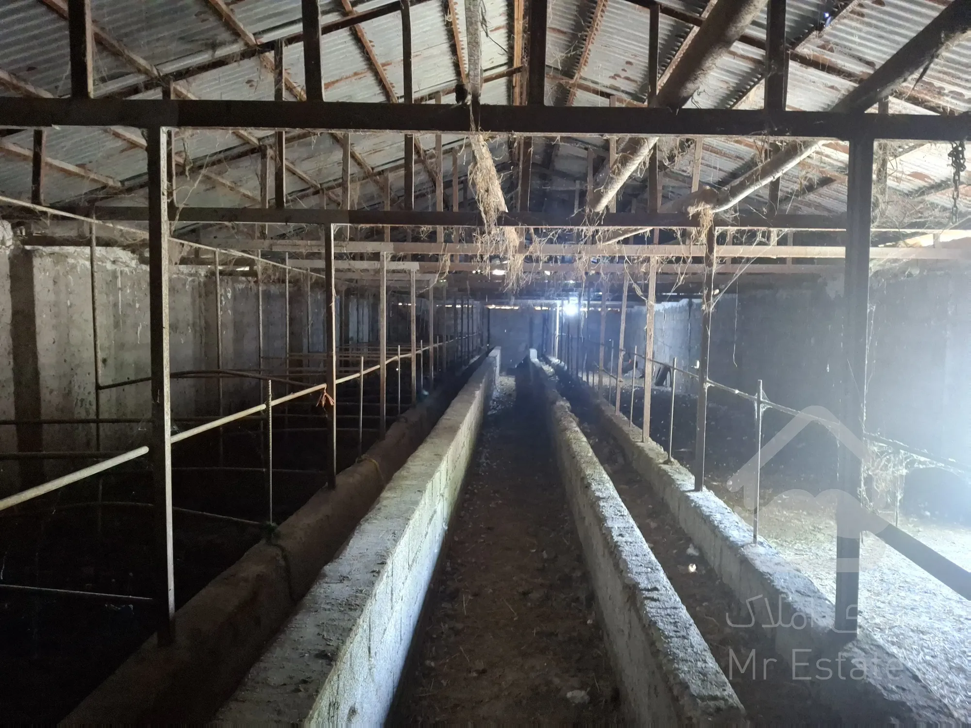 فروش زمین ۱۰۰۰ متری سند دار با خانه و گاوداری