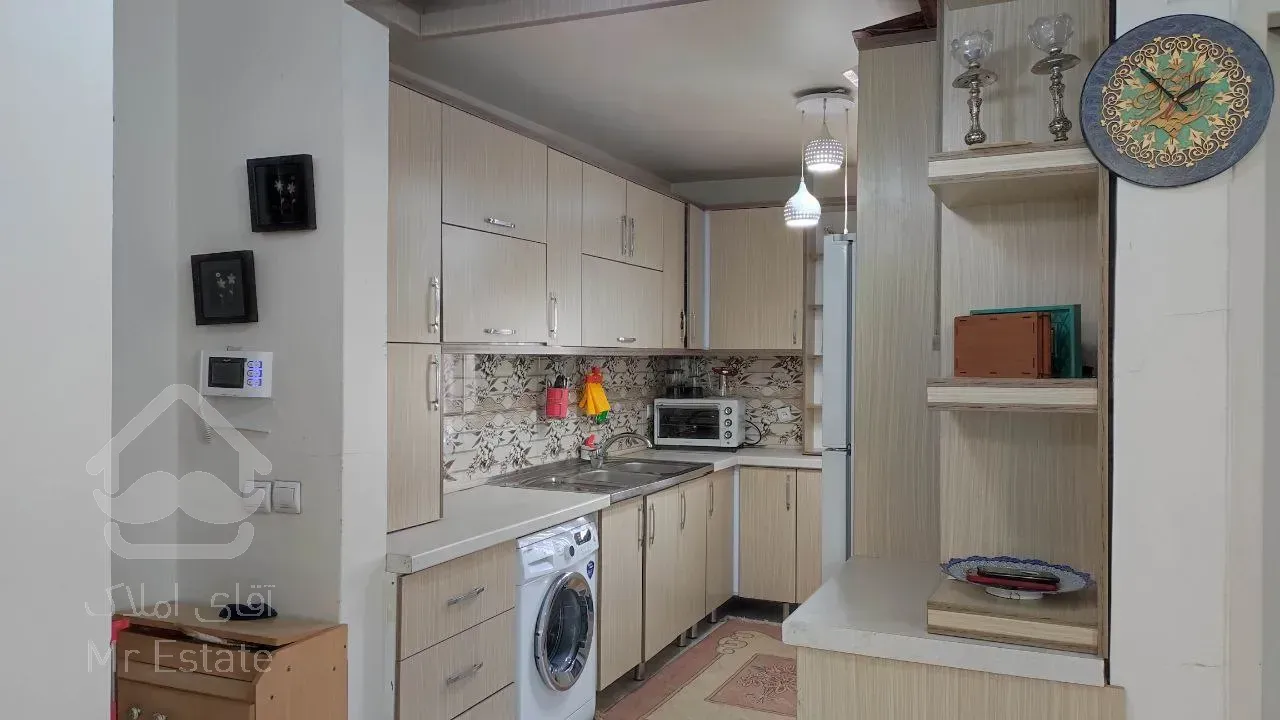 ۶۸ متری با پارکینگ و انباری