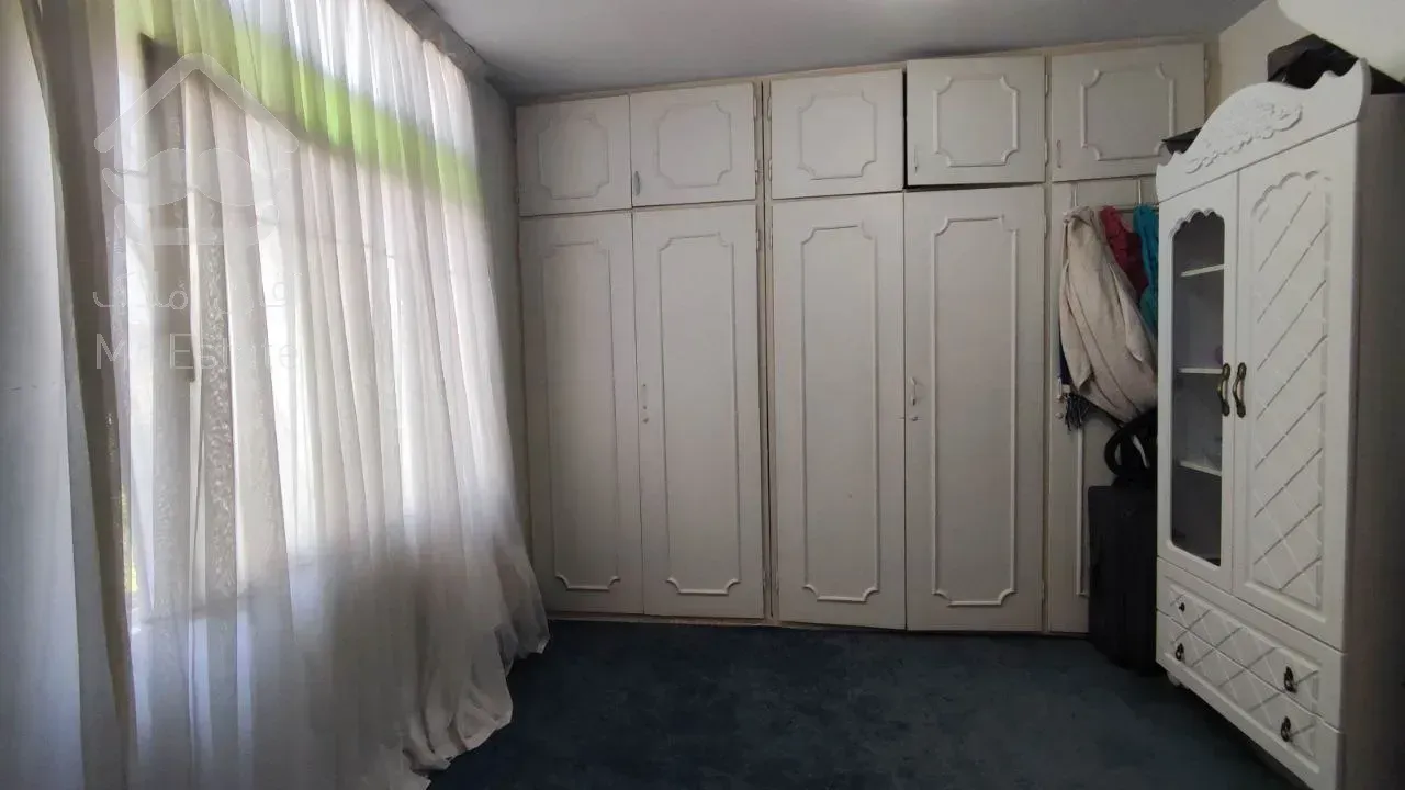 ۶۸ متری با پارکینگ و انباری