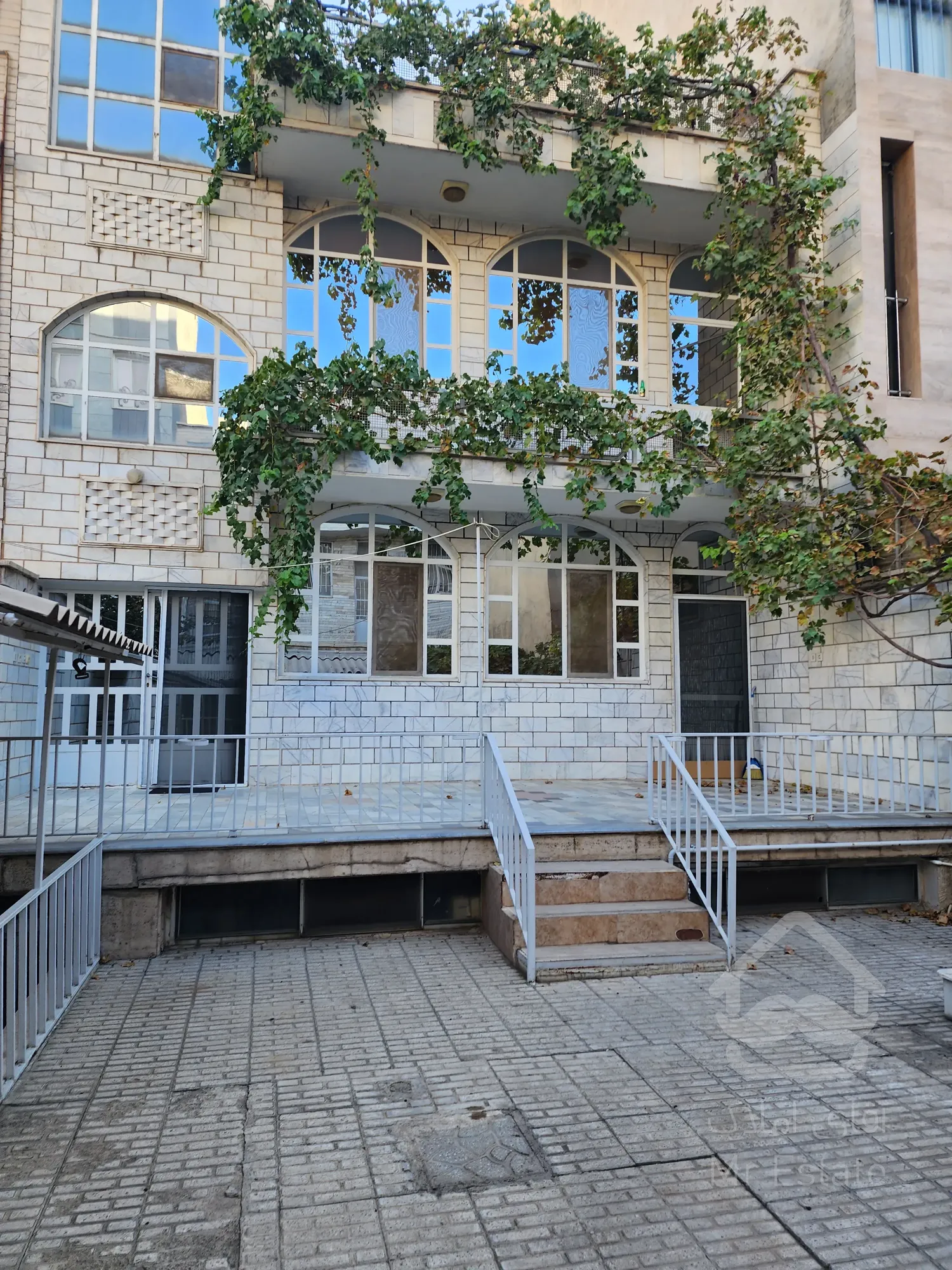 رهن و اجاره ۲ طبقه کامل یا بصورت مجزا در بهترین نقطه کرج مرکز شهر