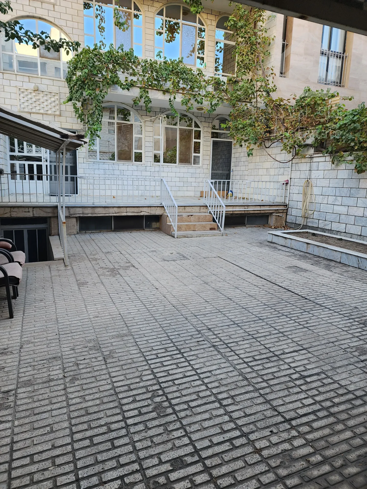 رهن و اجاره ۲ طبقه کامل یا بصورت مجزا در بهترین نقطه کرج مرکز شهر