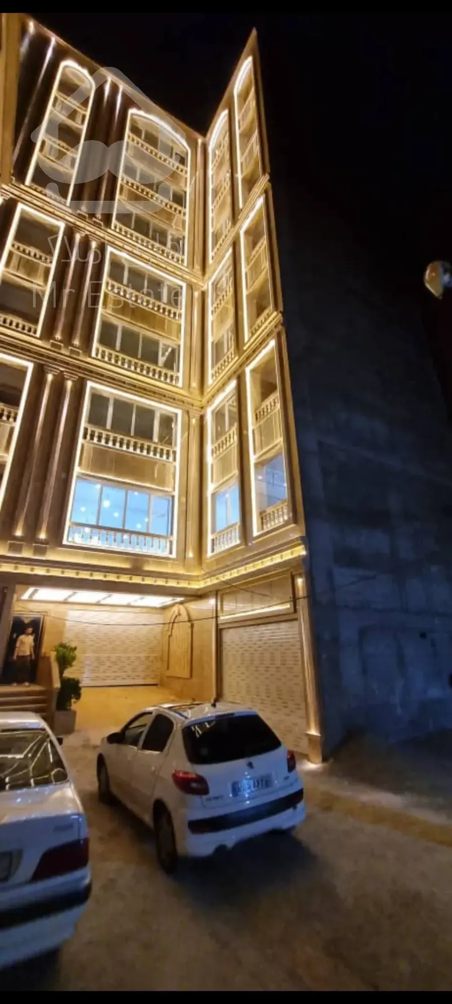 واحد تازه ساعت در باغستان